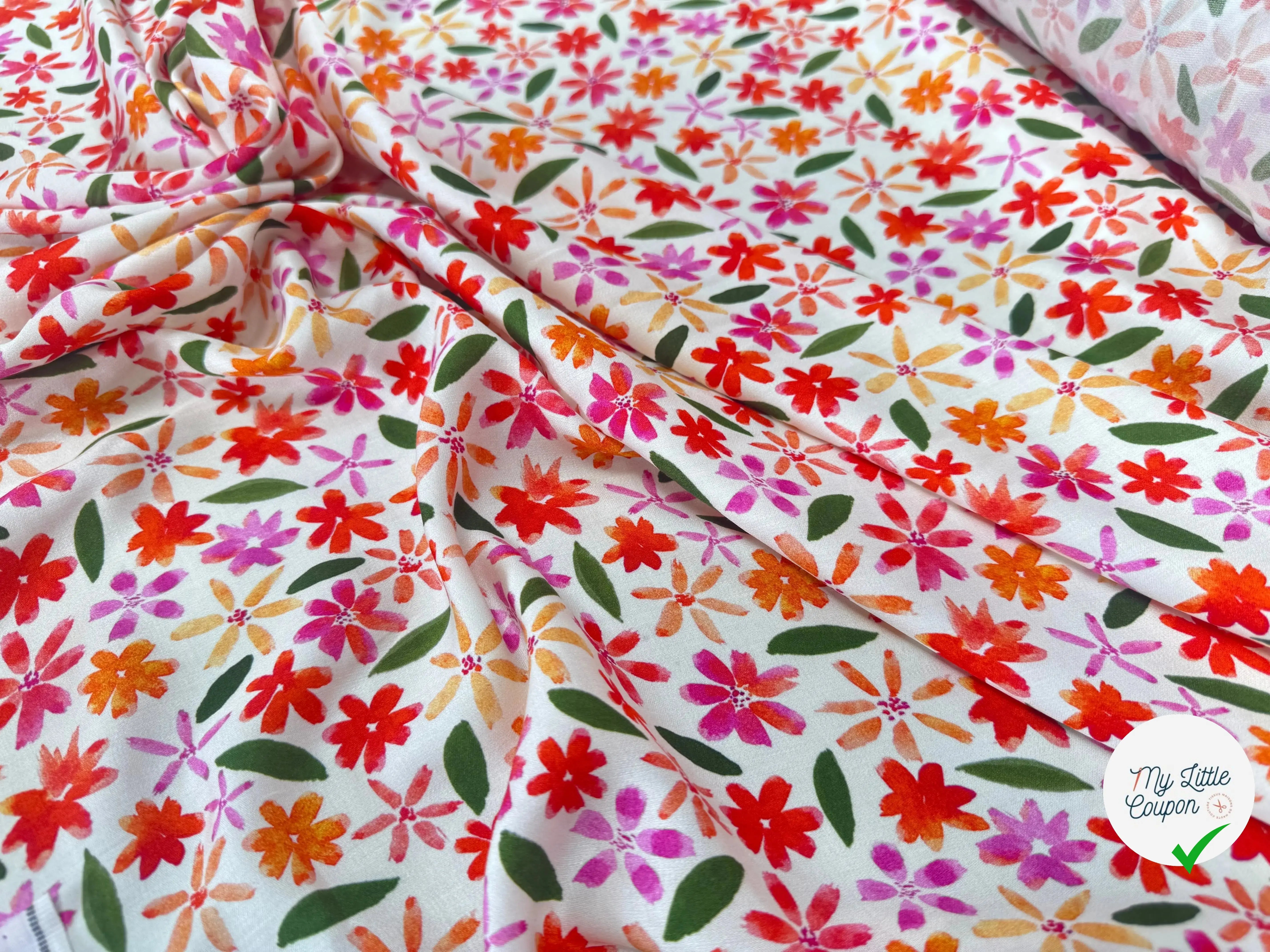 VISCOSE DOUCE TRES LEGEREMENT SATINEE PRINT FLEURS MULTICOLORES FOND BLANC - My Little Coupon
