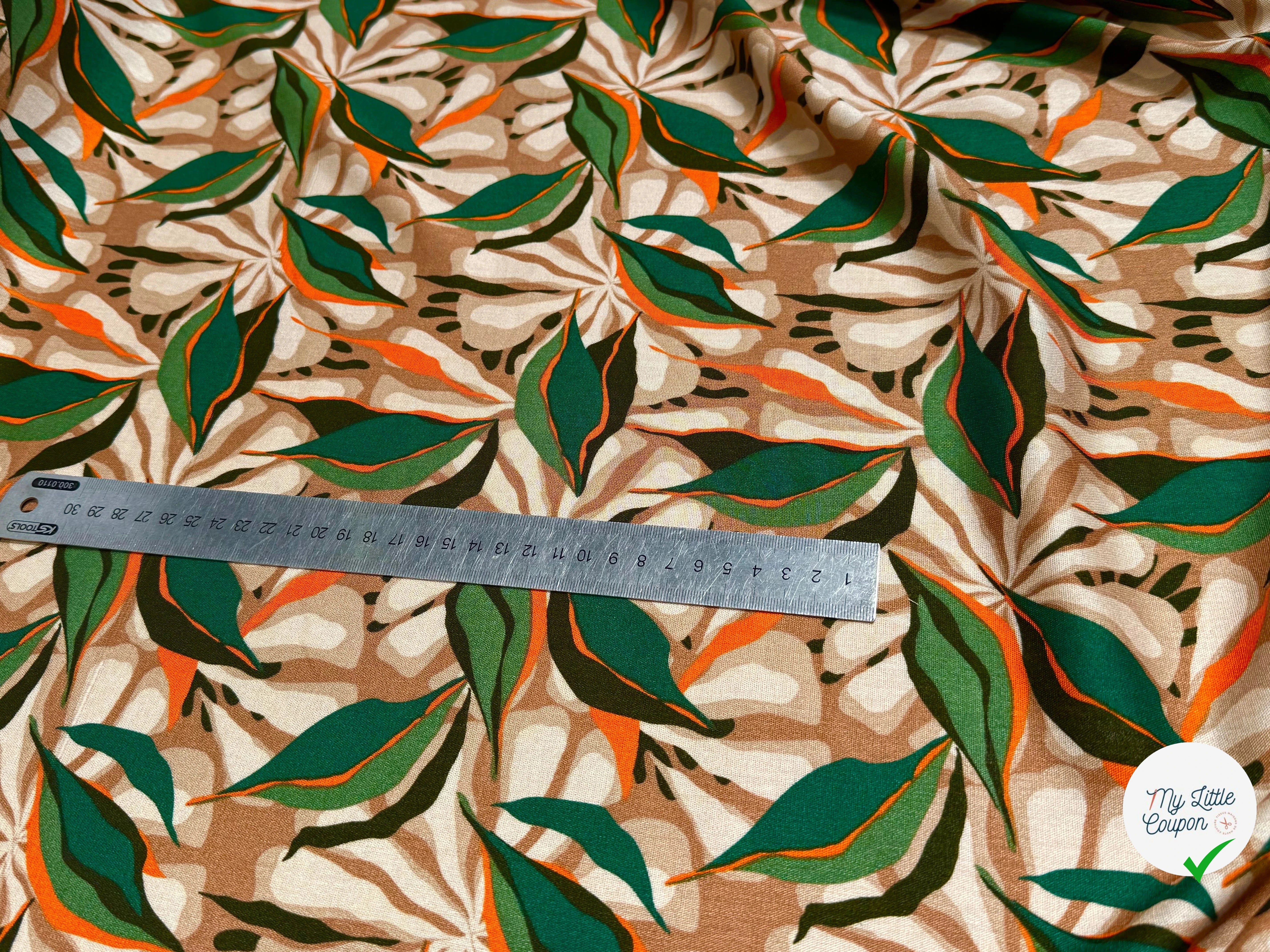VISCOSE FLUIDE FOND BEIGE MOTIFS FEUILLAGES VERT ORANGE - My Little Coupon