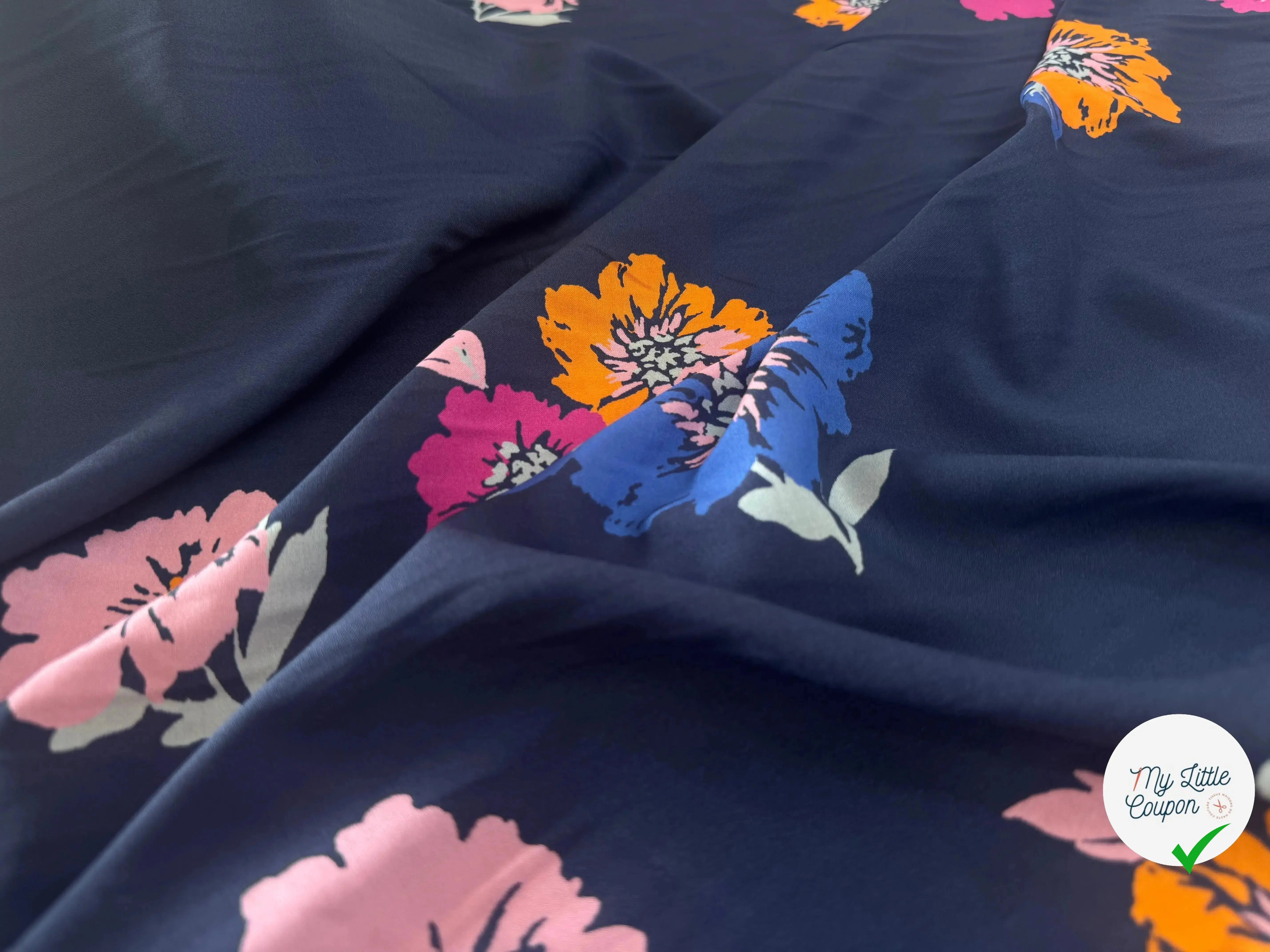 VISCOSE FOND MARINE FLEURS ORANGE VIOLET & BLEU - My Little Coupon