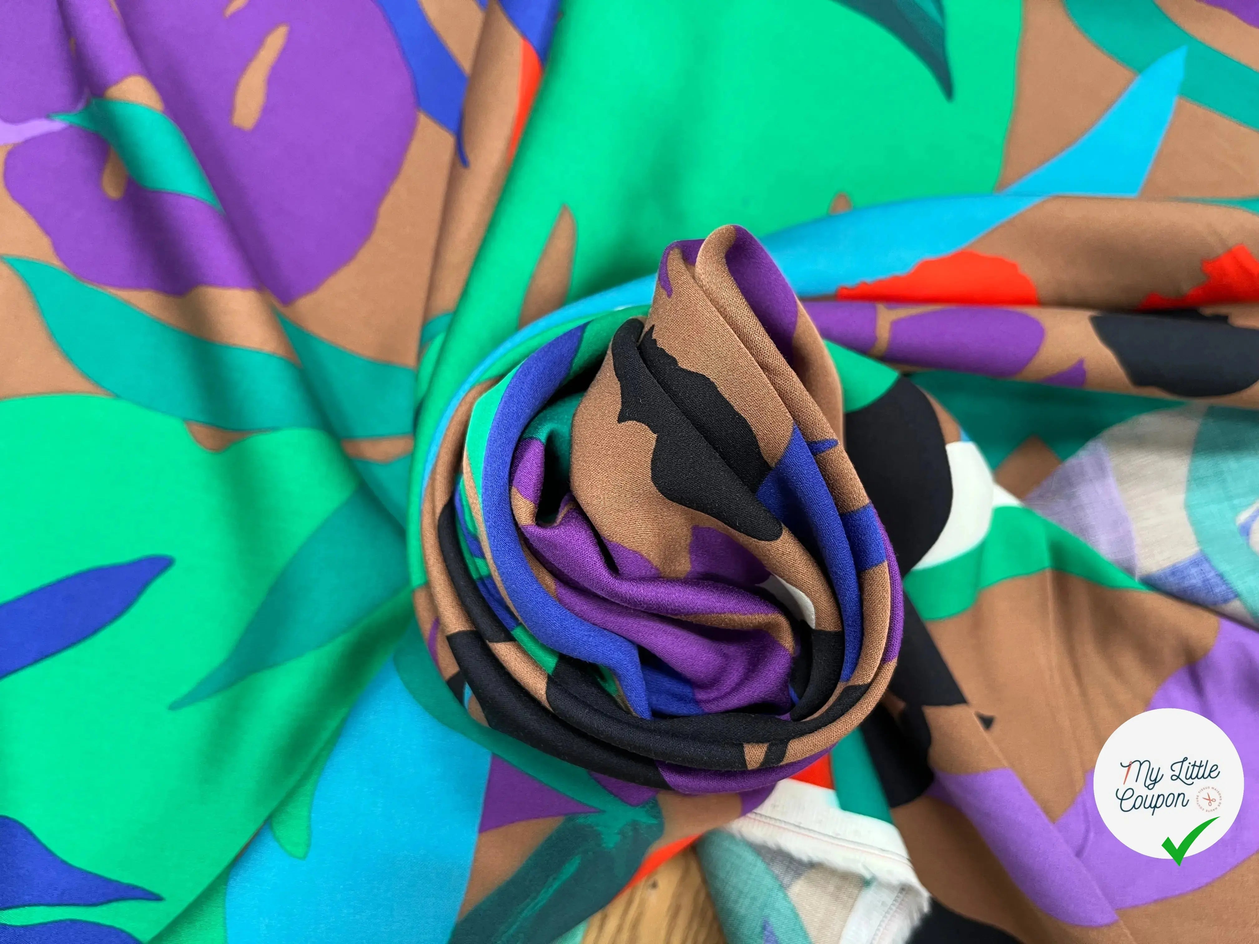 VISCOSE MOTIFS FEUILLAGES ABSTRAITS - My Little Coupon