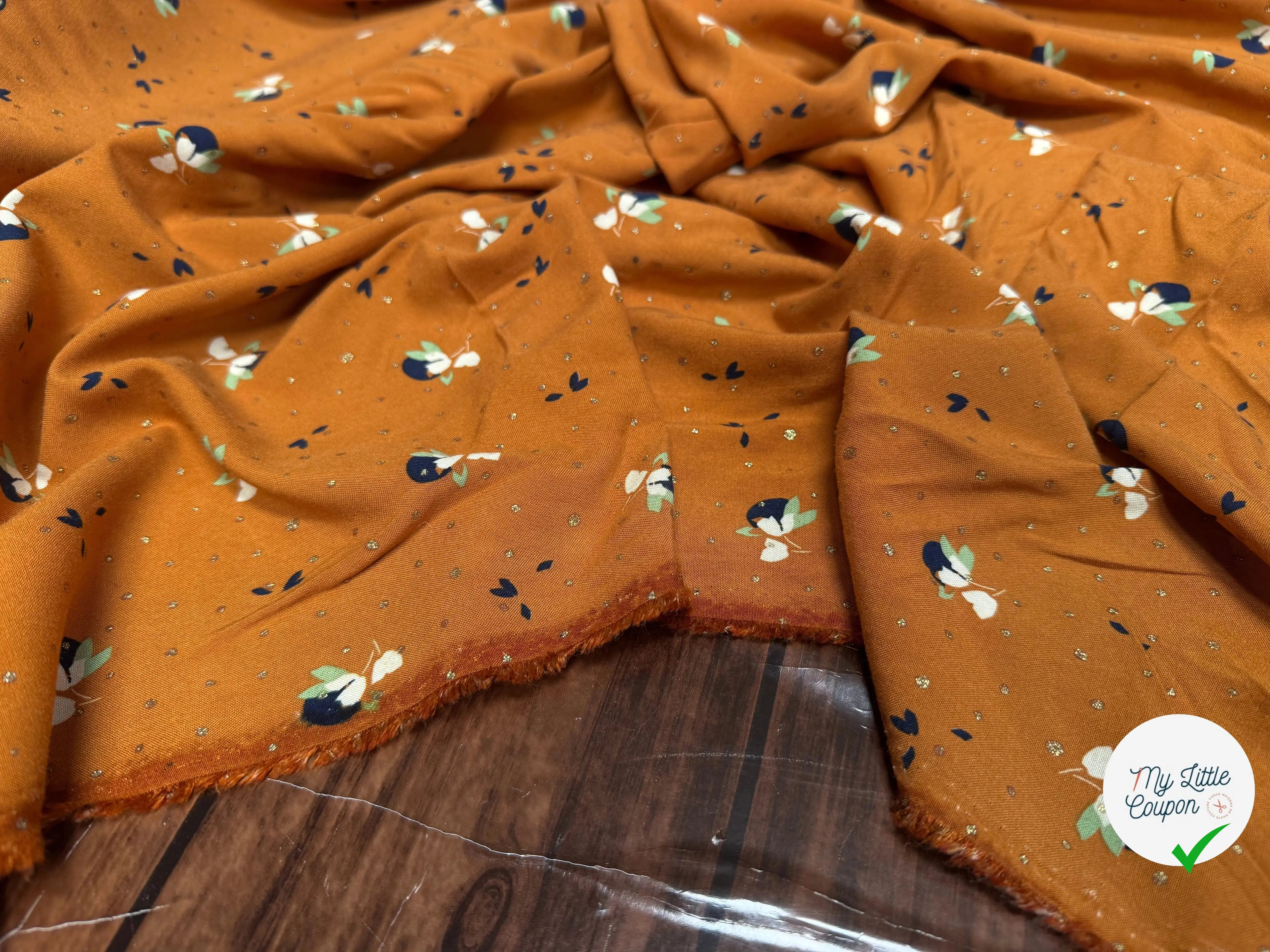 VISCOSE ORANGE CITROUILLE AVEC MOTIFS FLEURS ET TRASS DORÉS - My Little Coupon