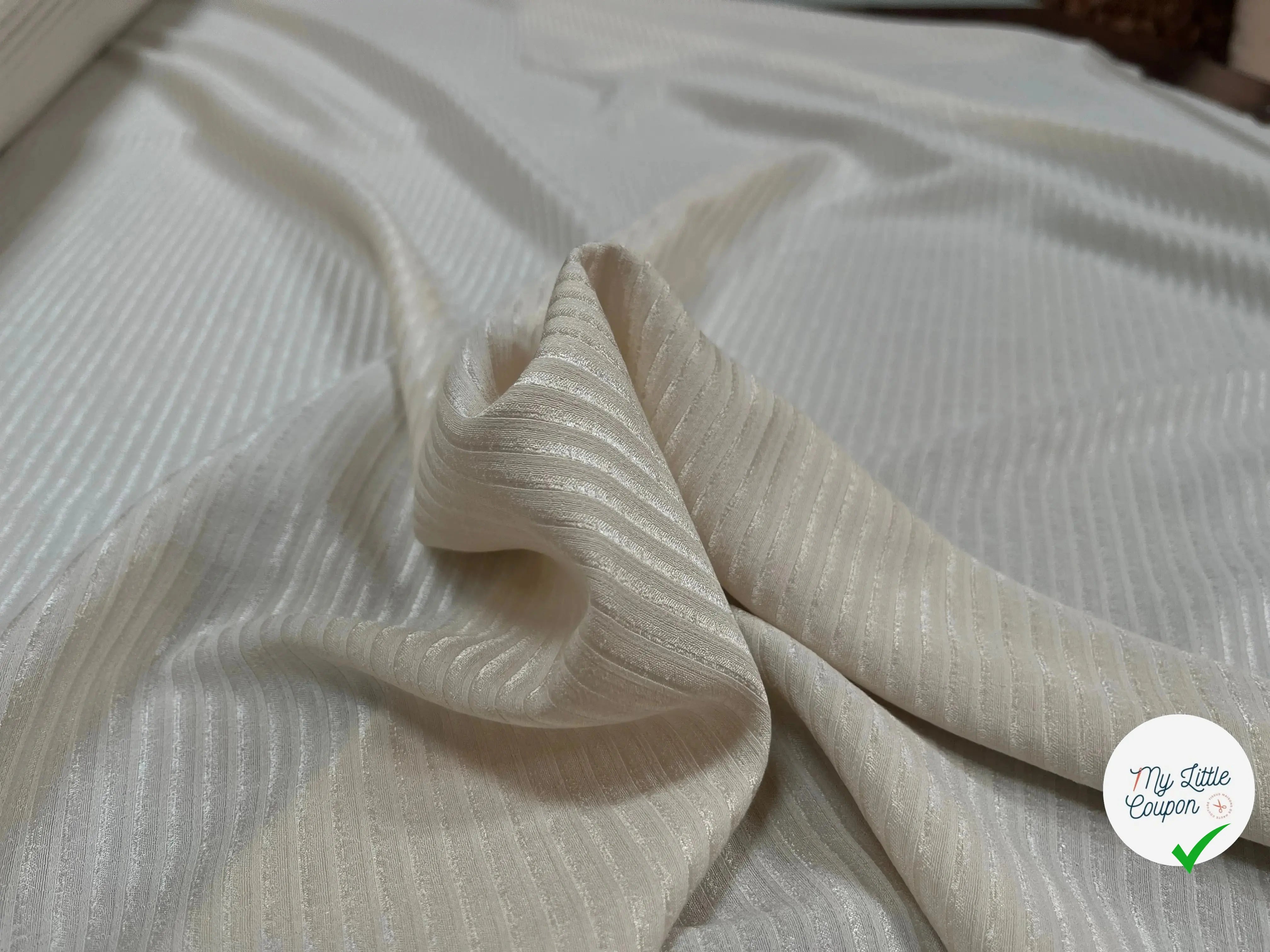 VISCOSE RAYURES SINCTILLANTES BEIGE À RAYURE - My Little Coupon