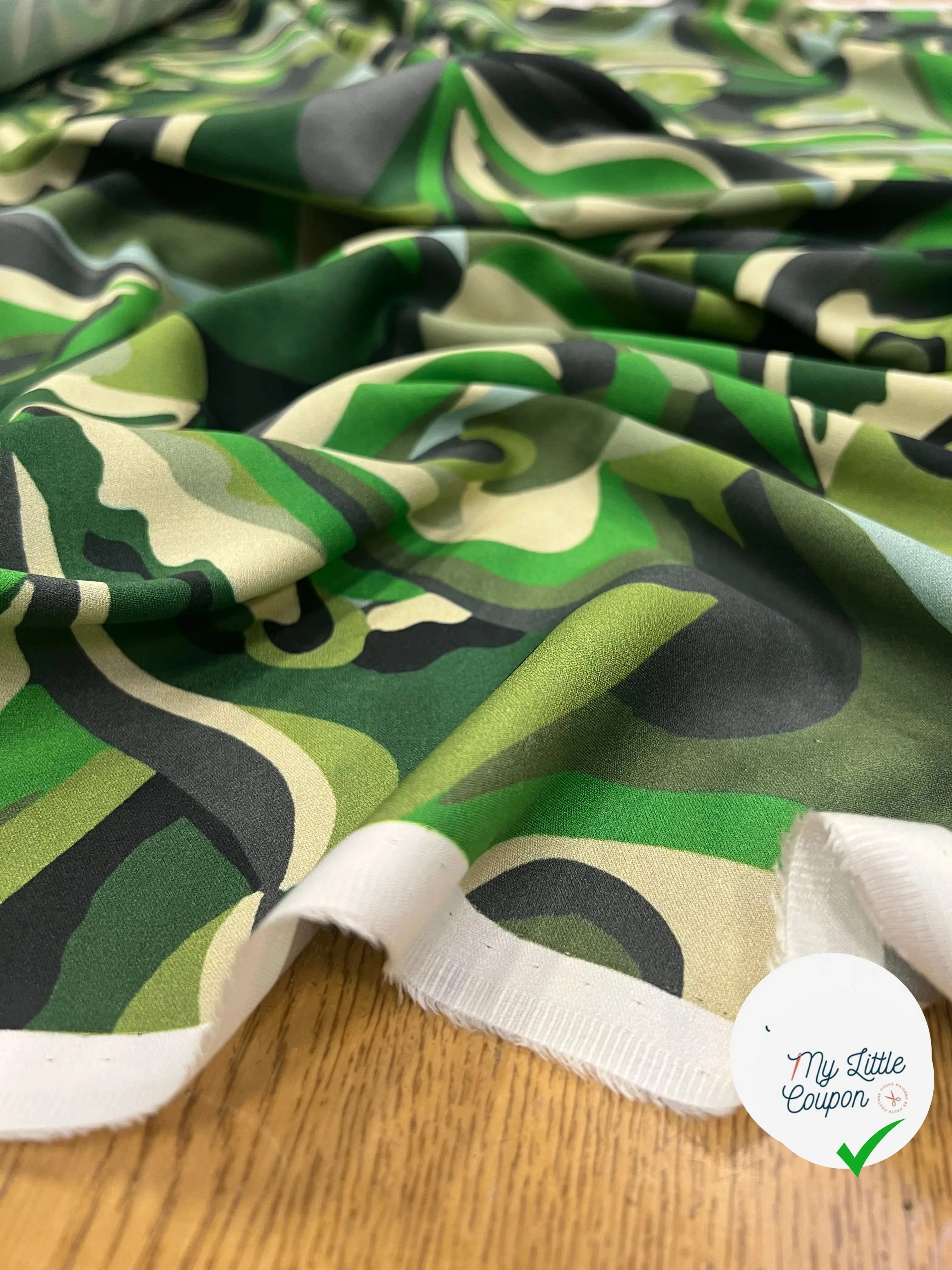 VISCOSE VERTE & CREME MOTIF FLORAL - My Little Coupon