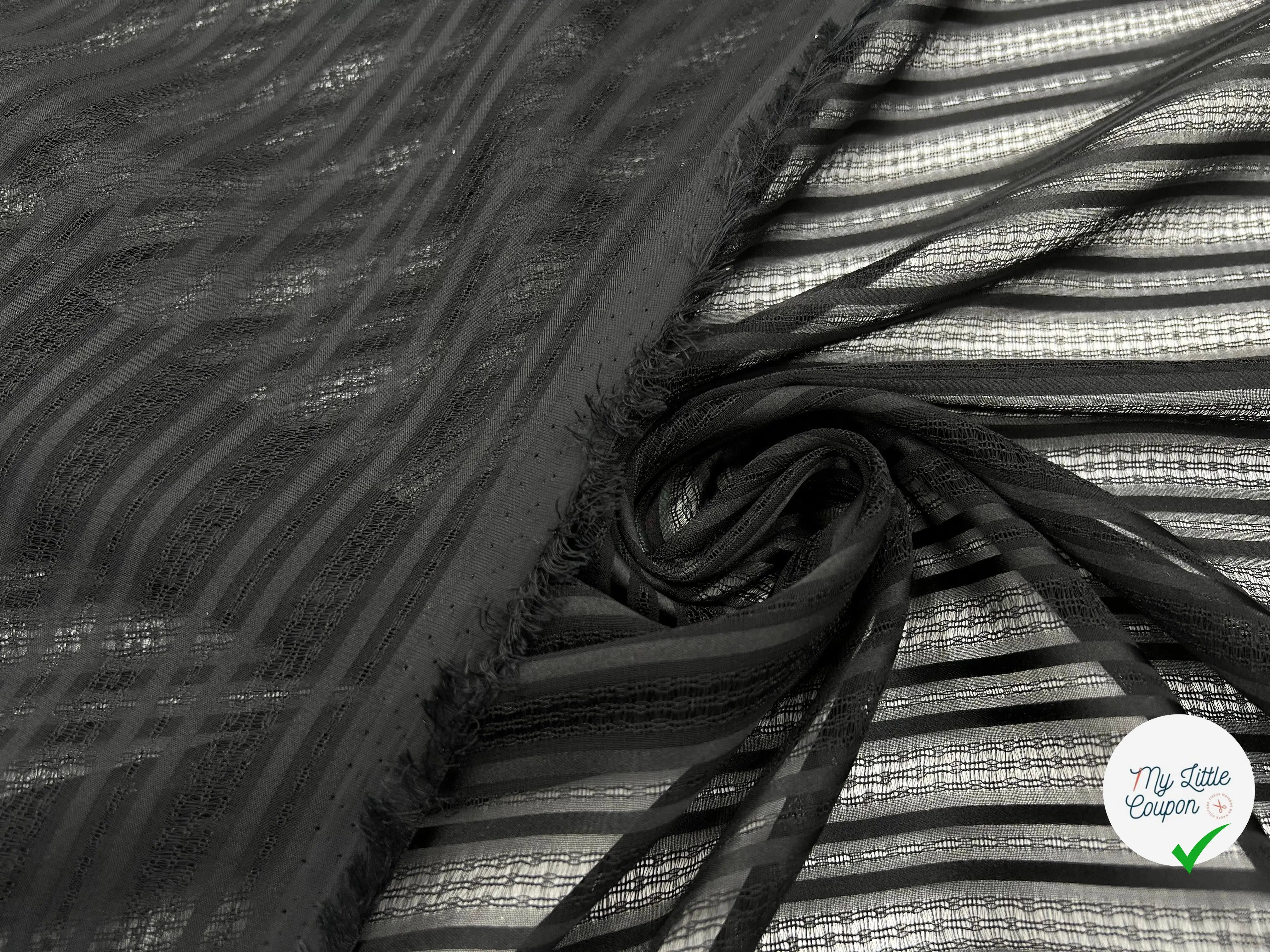 VOILE TRAVAILLÉ DE RAYURES SERTIES NOIR - My Little Coupon - tissu - coudre