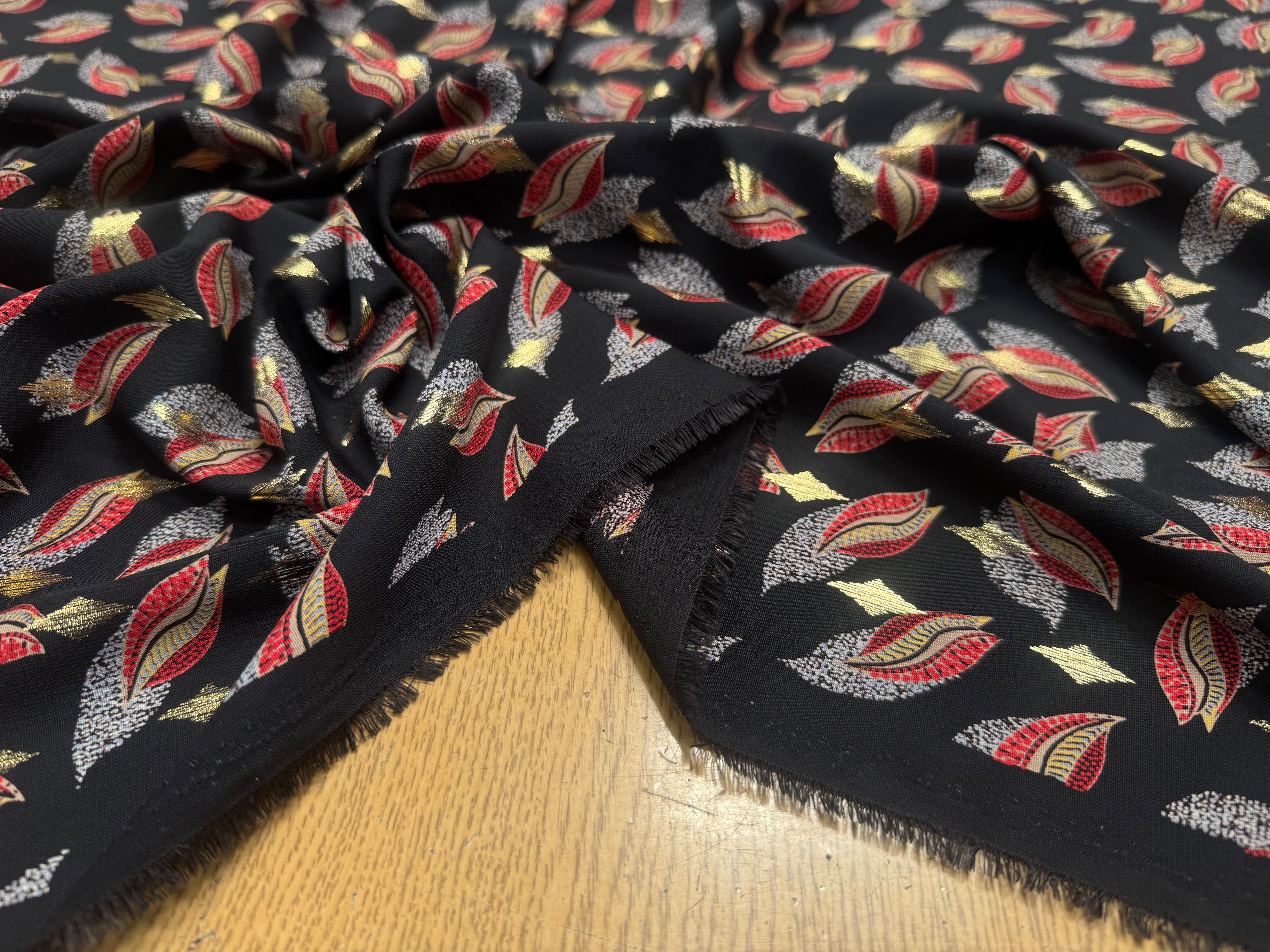 WOOLPEACH FOND NOIR MOTIF FEUILLAGE ROUGE ET DORÉ - My Little Coupon