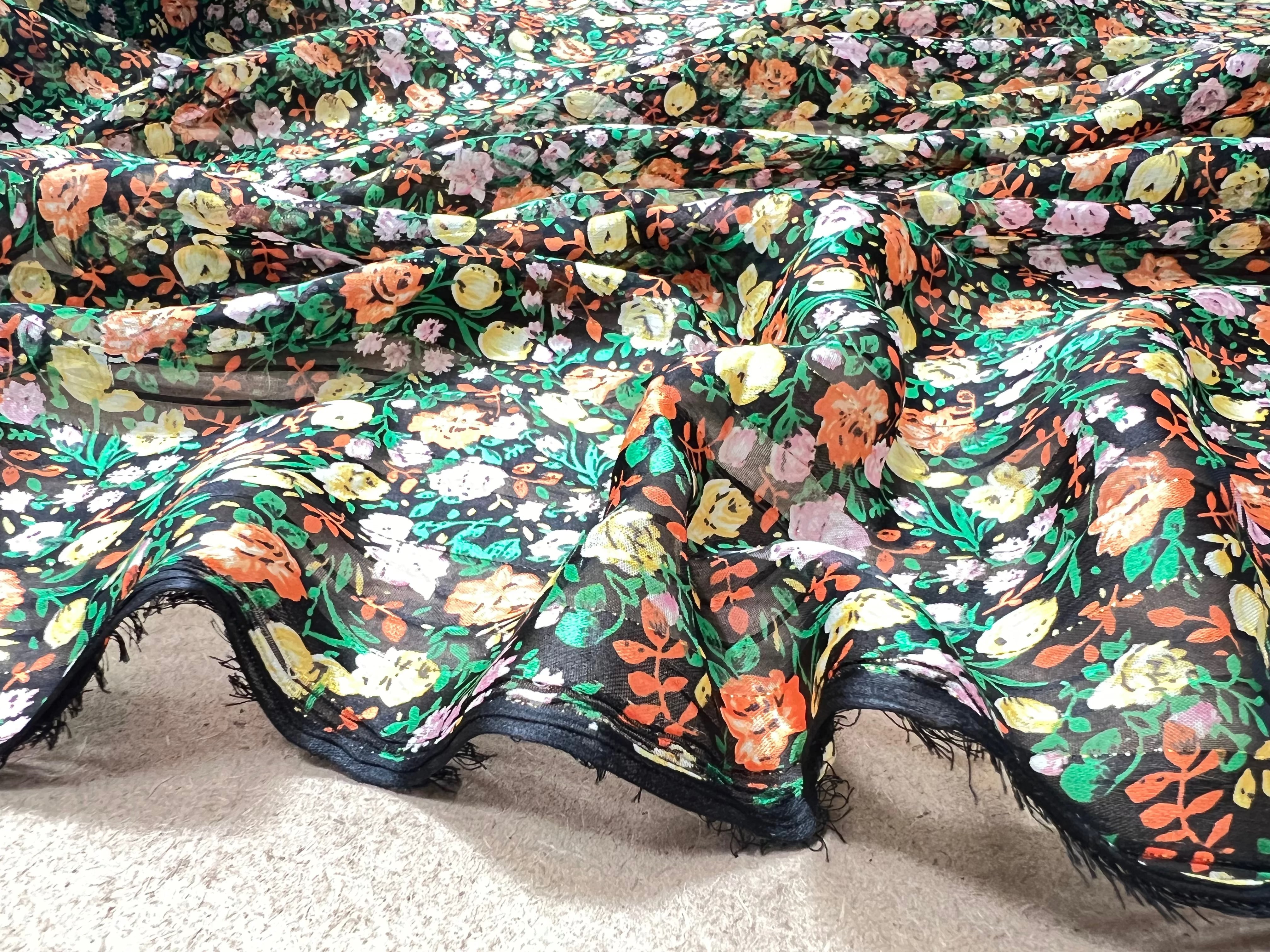 YORYU SATIN STRIPE IMPRIMÉ FLEURS FOND NOIR FINES RAYURES LUREX DORÉ - My Little Coupon