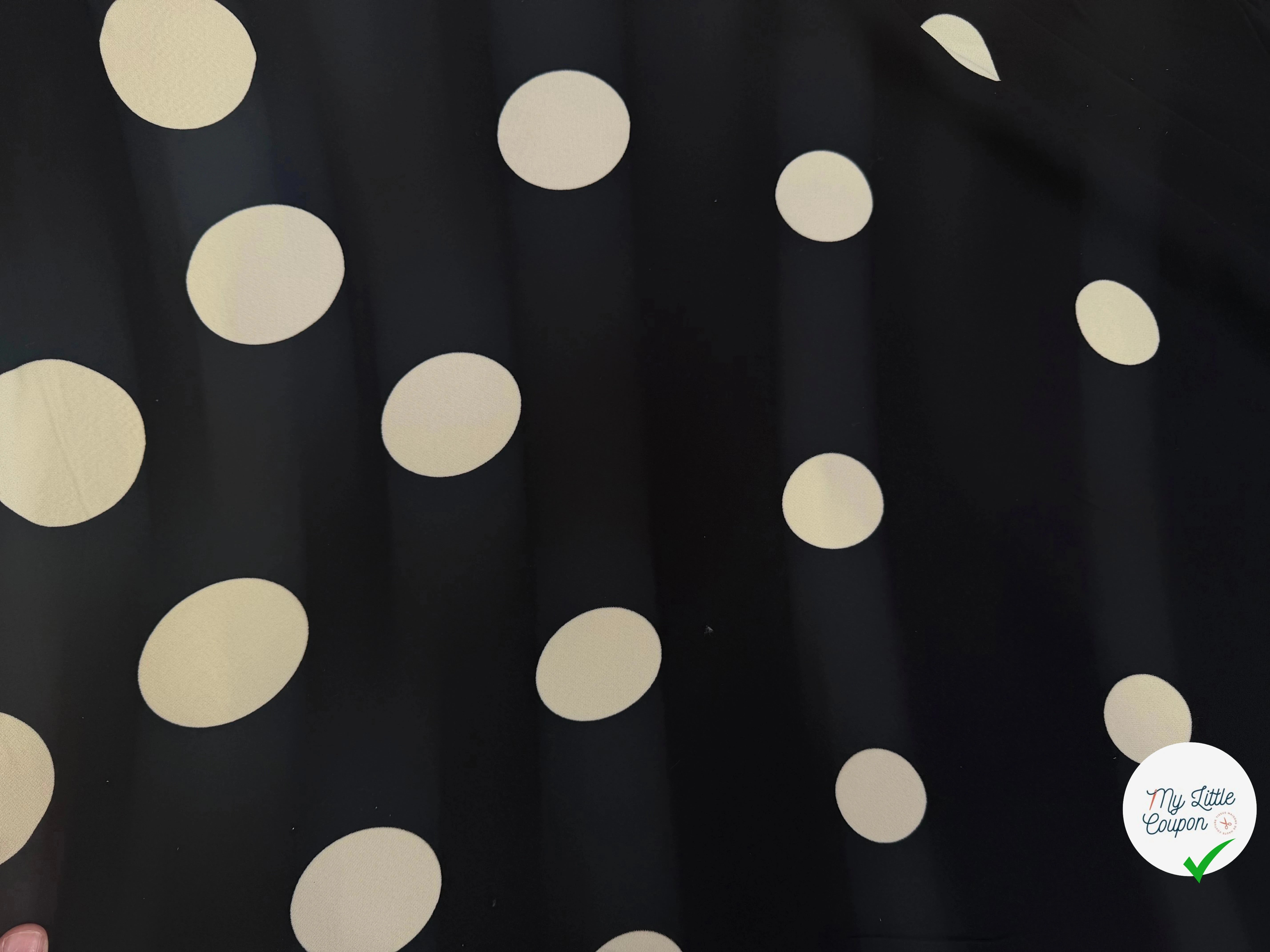 CREPE MAROCAIN 100% VISCOSE NOIR POIS BLANC CASSÉ - My Little Coupon