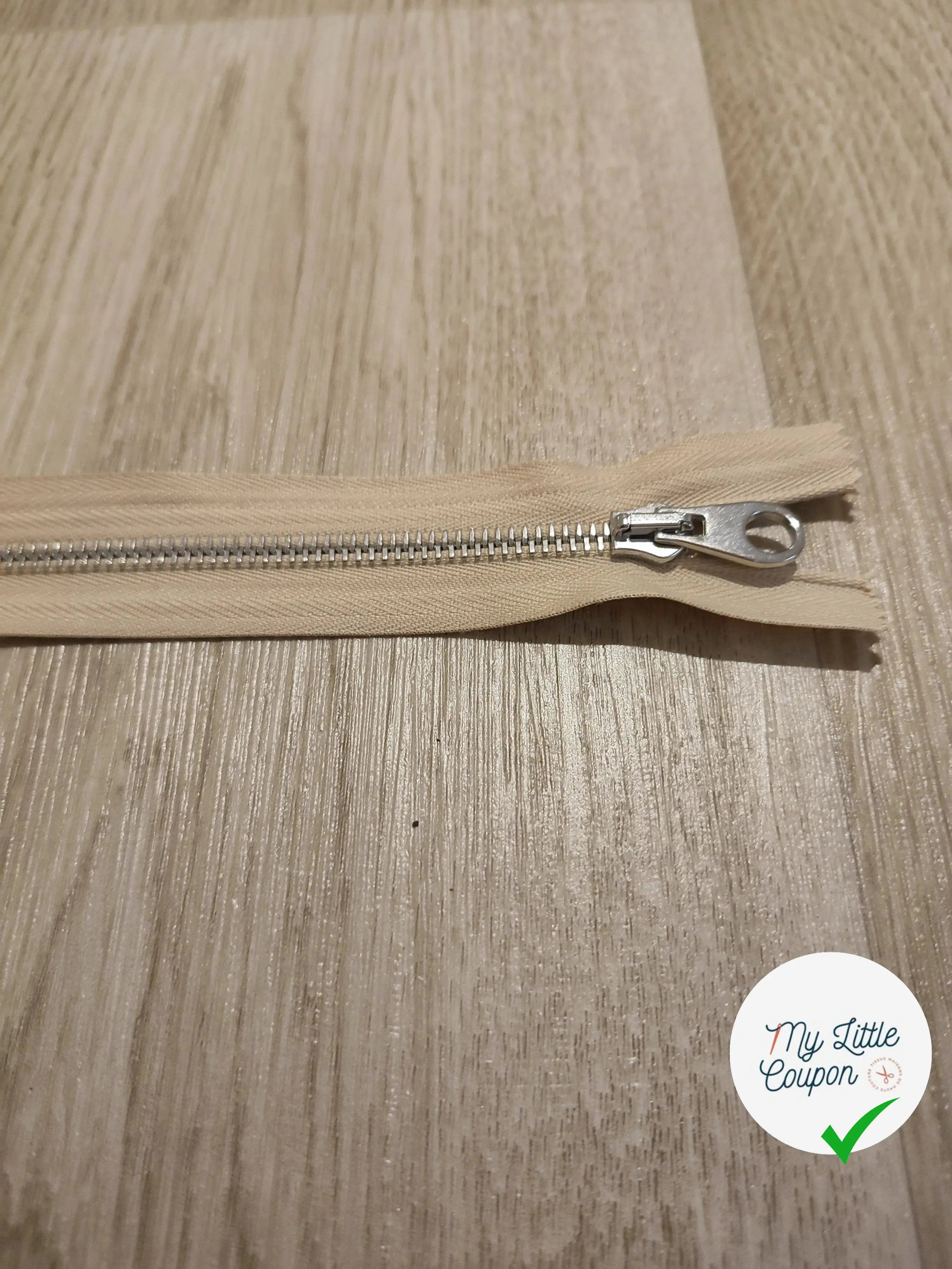 FERMETURE RIRI METAL SÉPARABLE 50CM BEIGE ROSÉ M6 - My Little Coupon