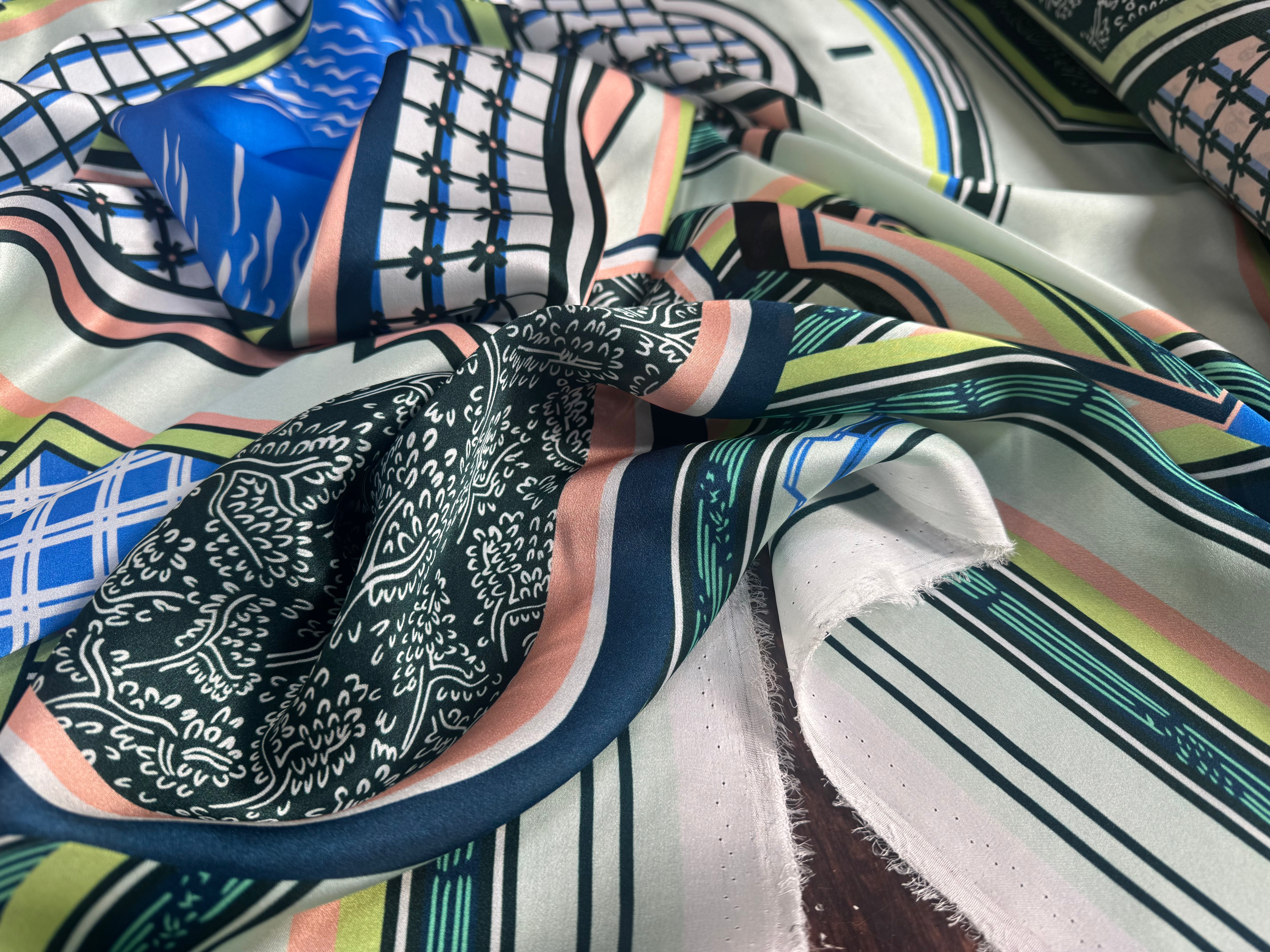 SATIN DE SOIE ITALIEN IMPRIMÉ CREATORE GEOMETRIQUE - My Little Coupon