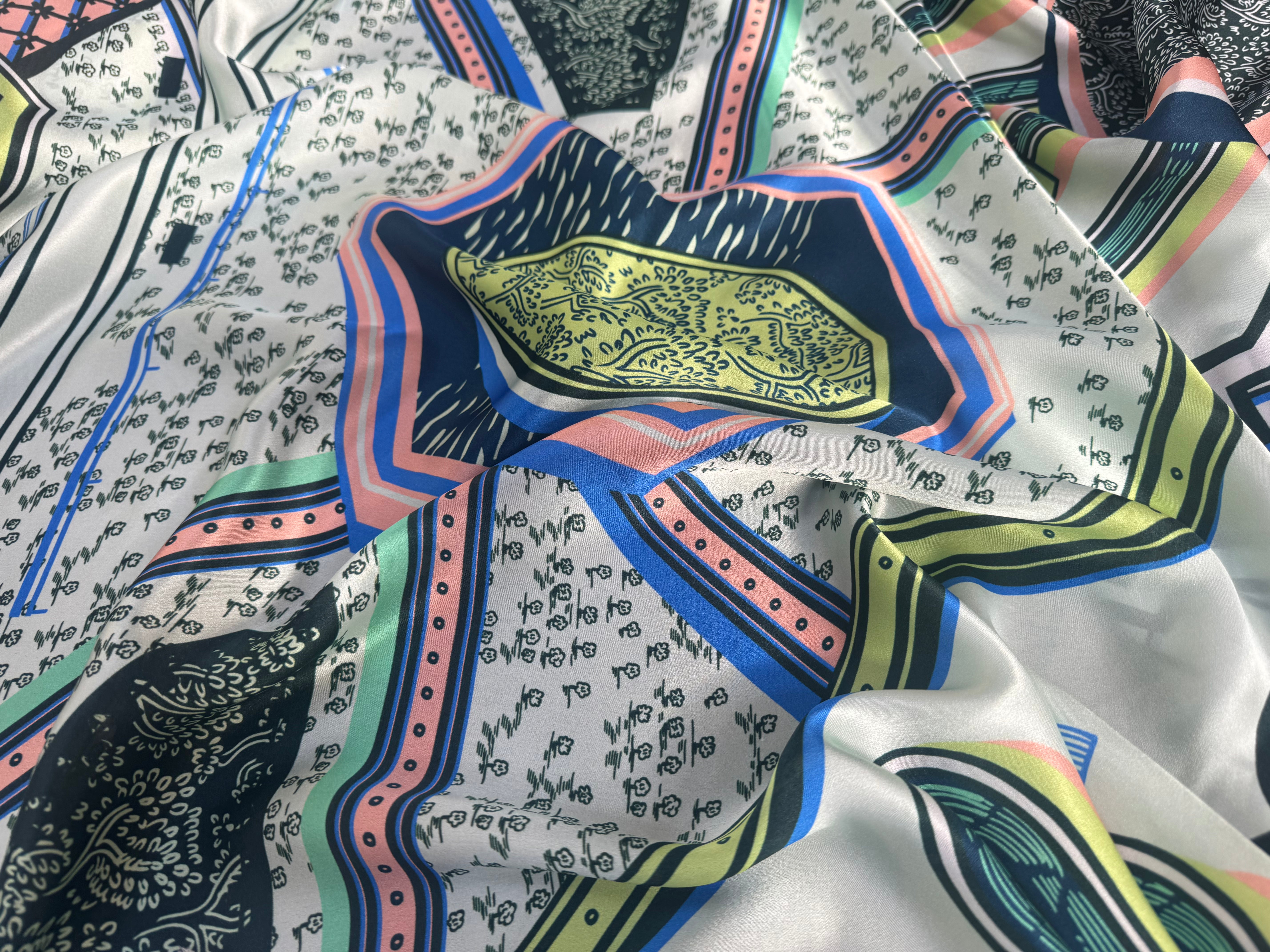 SATIN DE SOIE ITALIEN IMPRIMÉ CREATORE GEOMETRIQUE - My Little Coupon