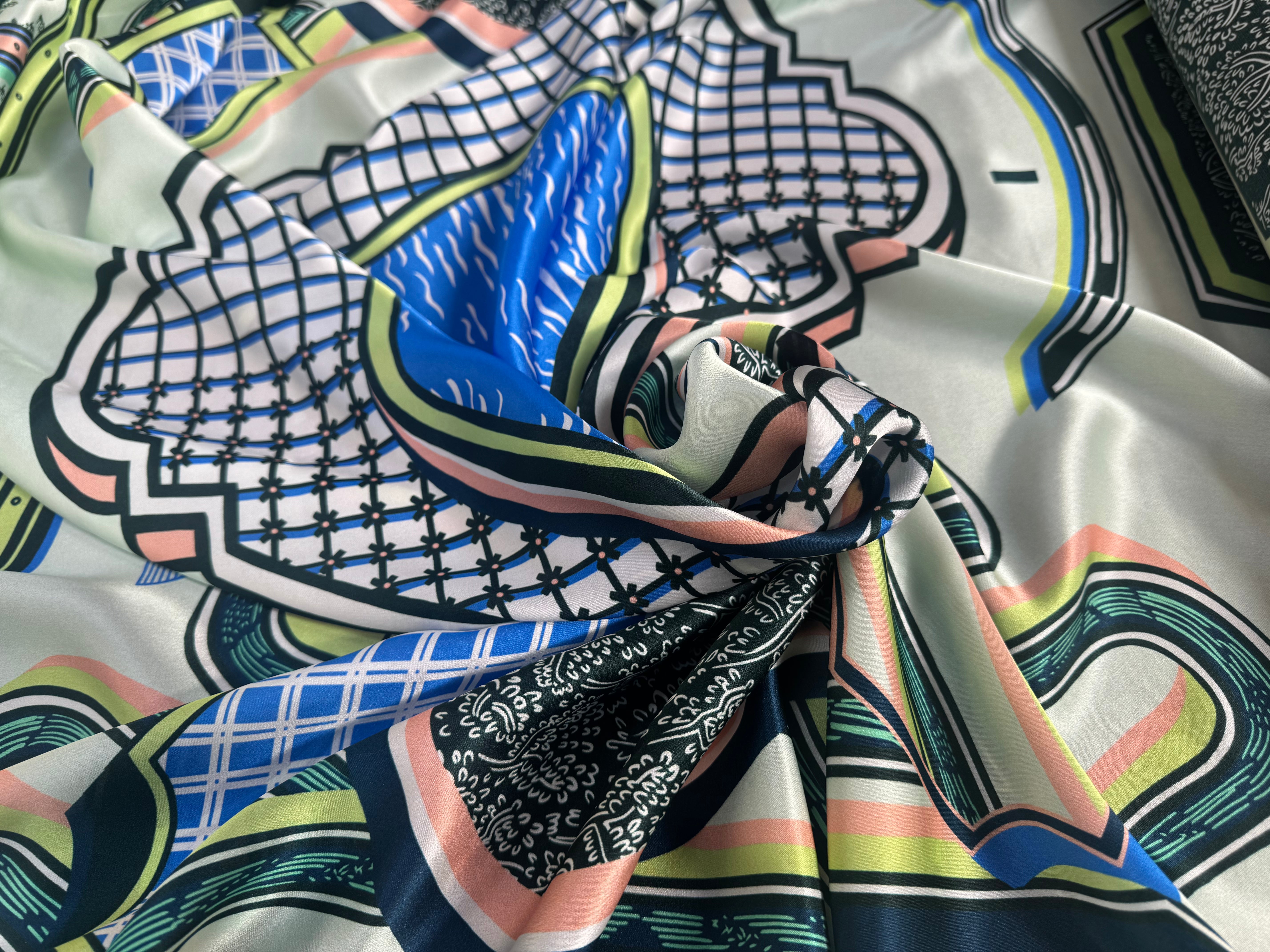 SATIN DE SOIE ITALIEN IMPRIMÉ CREATORE GEOMETRIQUE - My Little Coupon