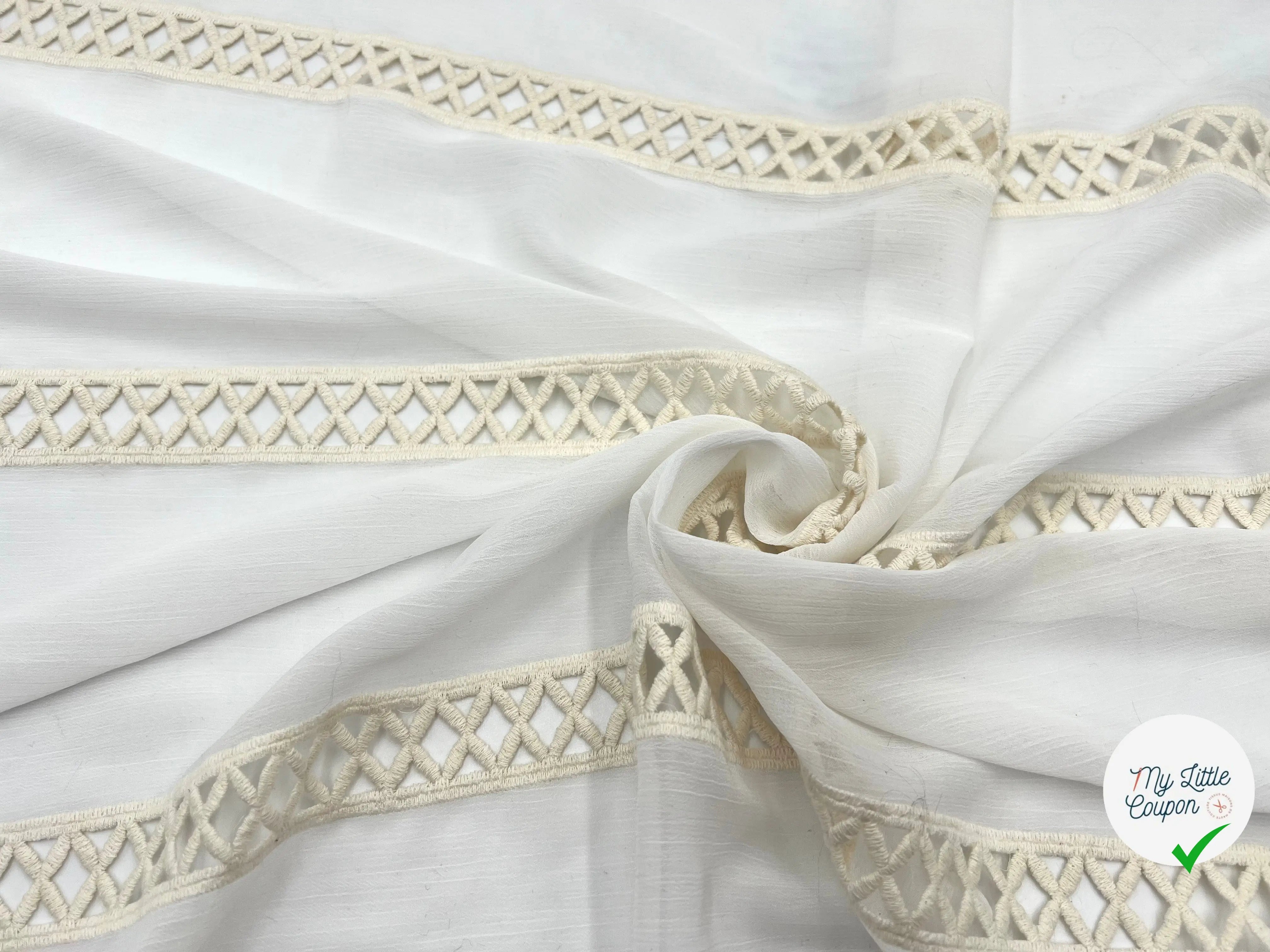 DENTELLE À BASE LOSANGE SUR CRÊPE - My Little Coupon - tissu - coudre