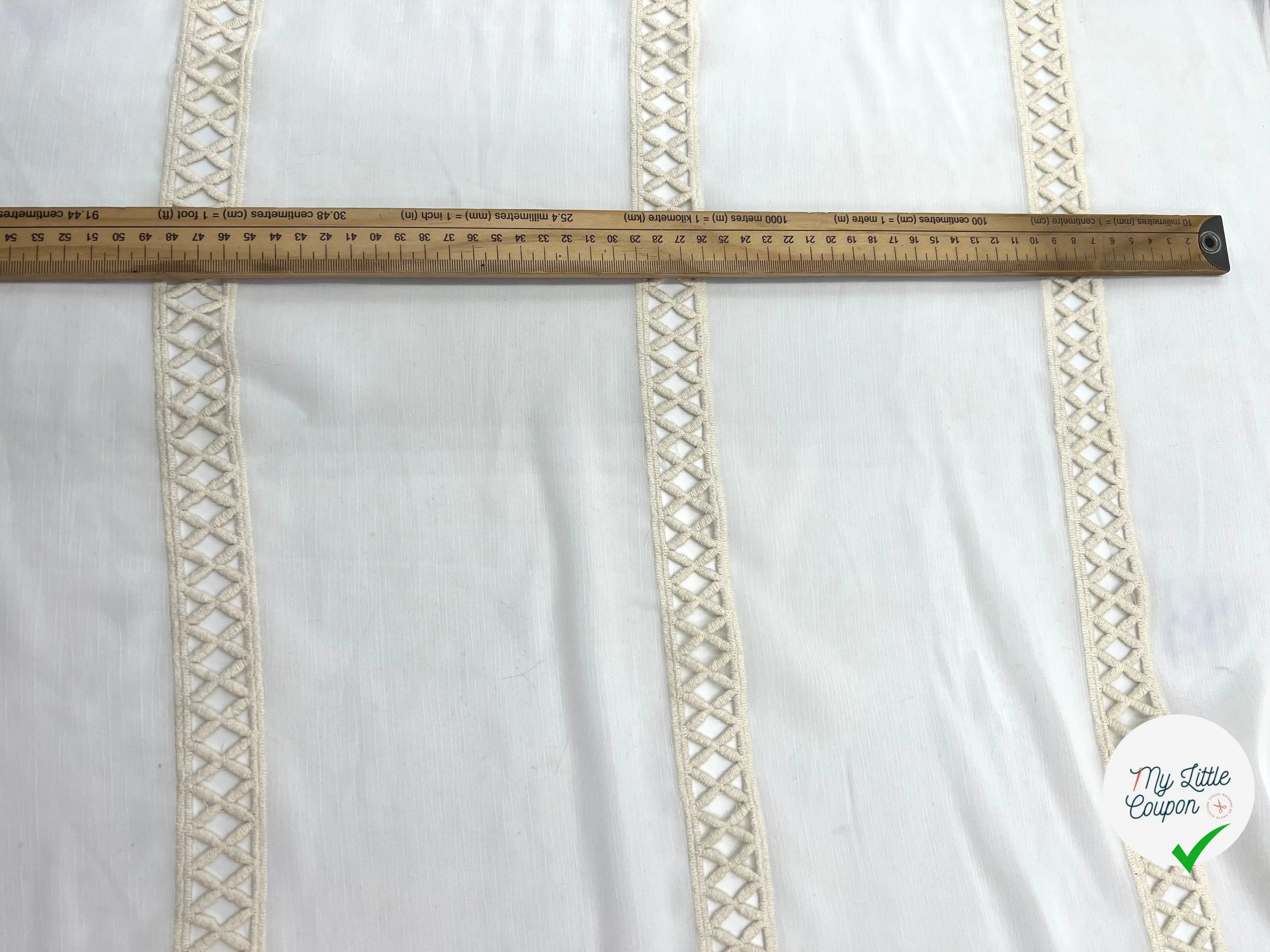DENTELLE À BASE LOSANGE SUR CRÊPE - My Little Coupon - tissu - coudre