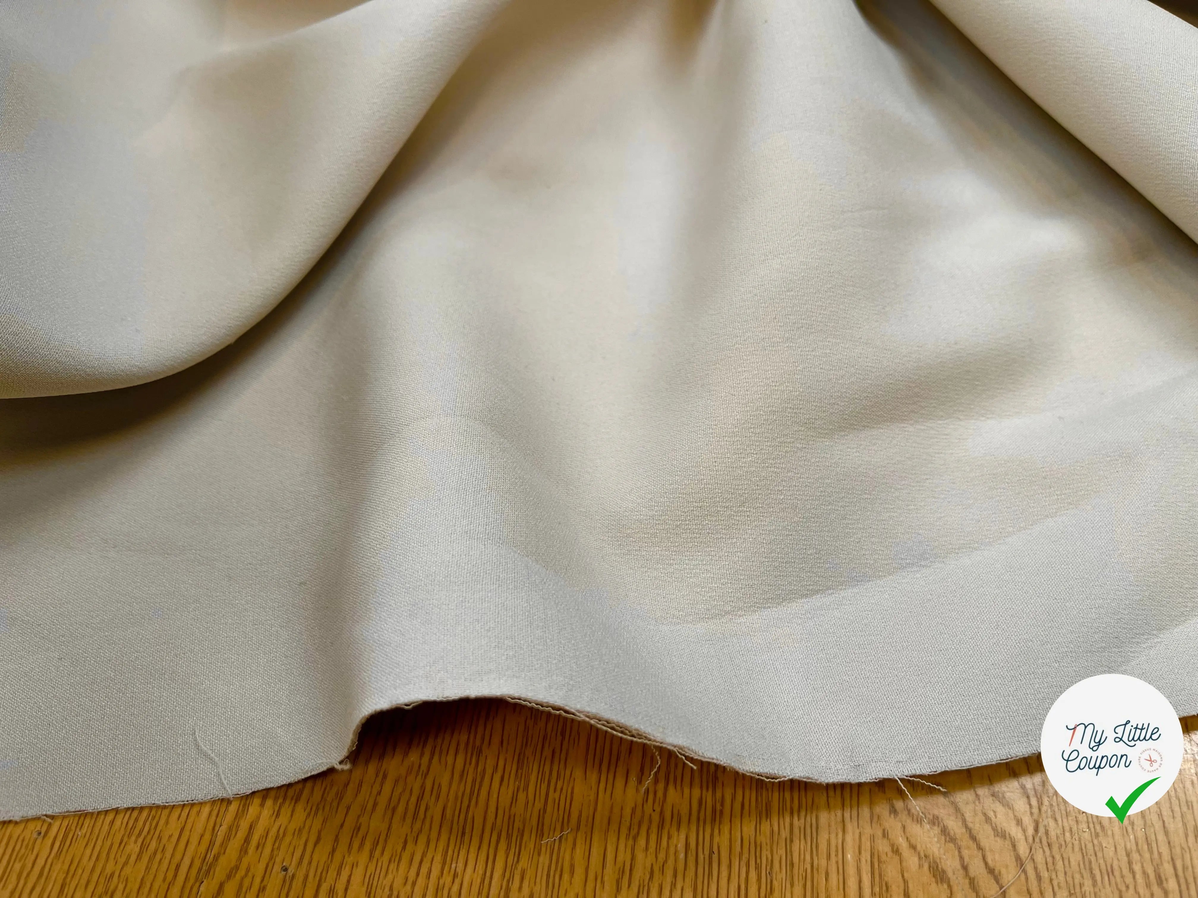 DOUBLE ETOFFE CREPE SUBLIME TENUE GRIS TAUPE - My Little Coupon