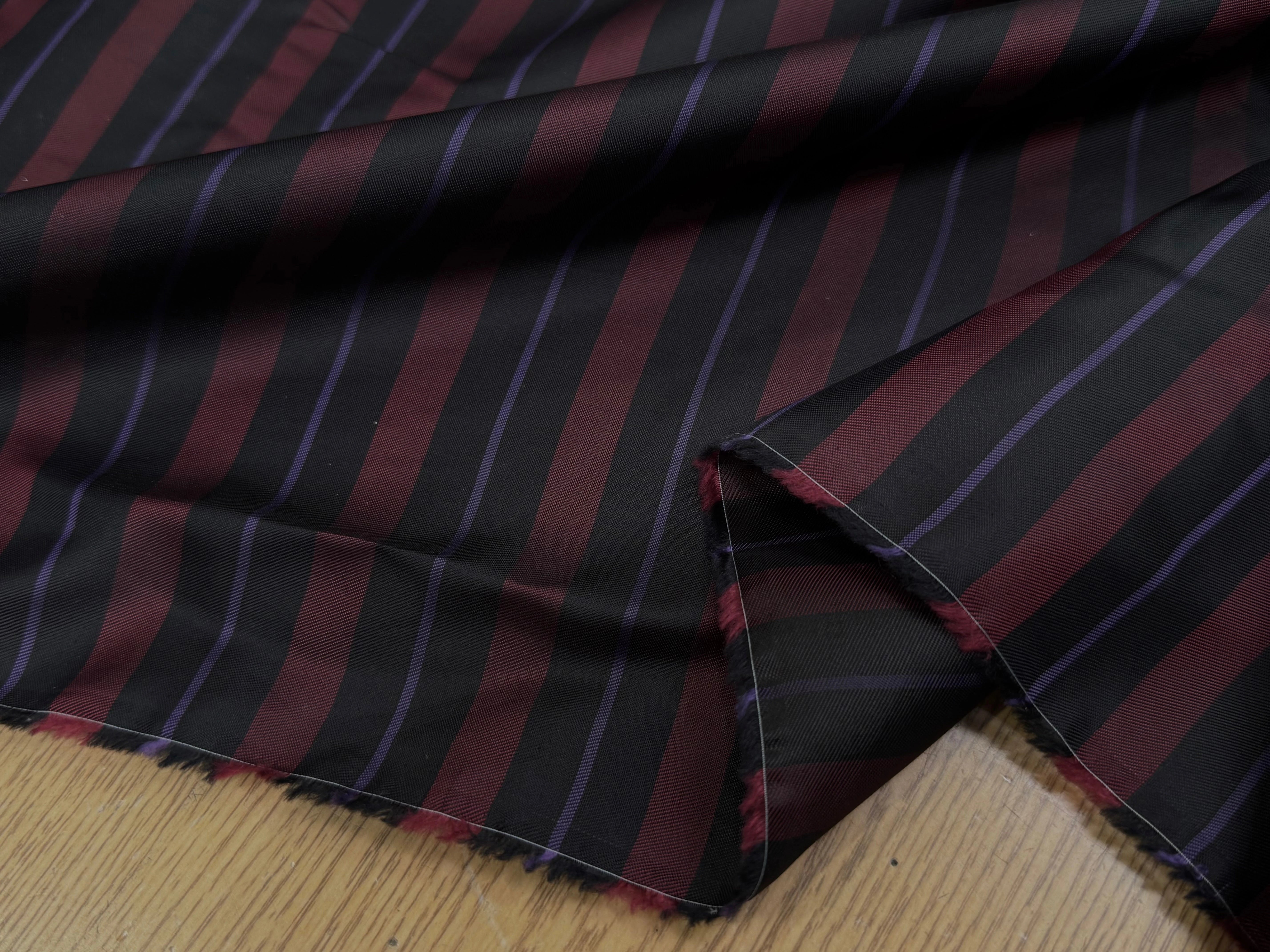 DOUBLURE ACETATE VISCOSE À RAYURES NOIR BORDEAUX VIOLET SUBLIME - My Little Coupon