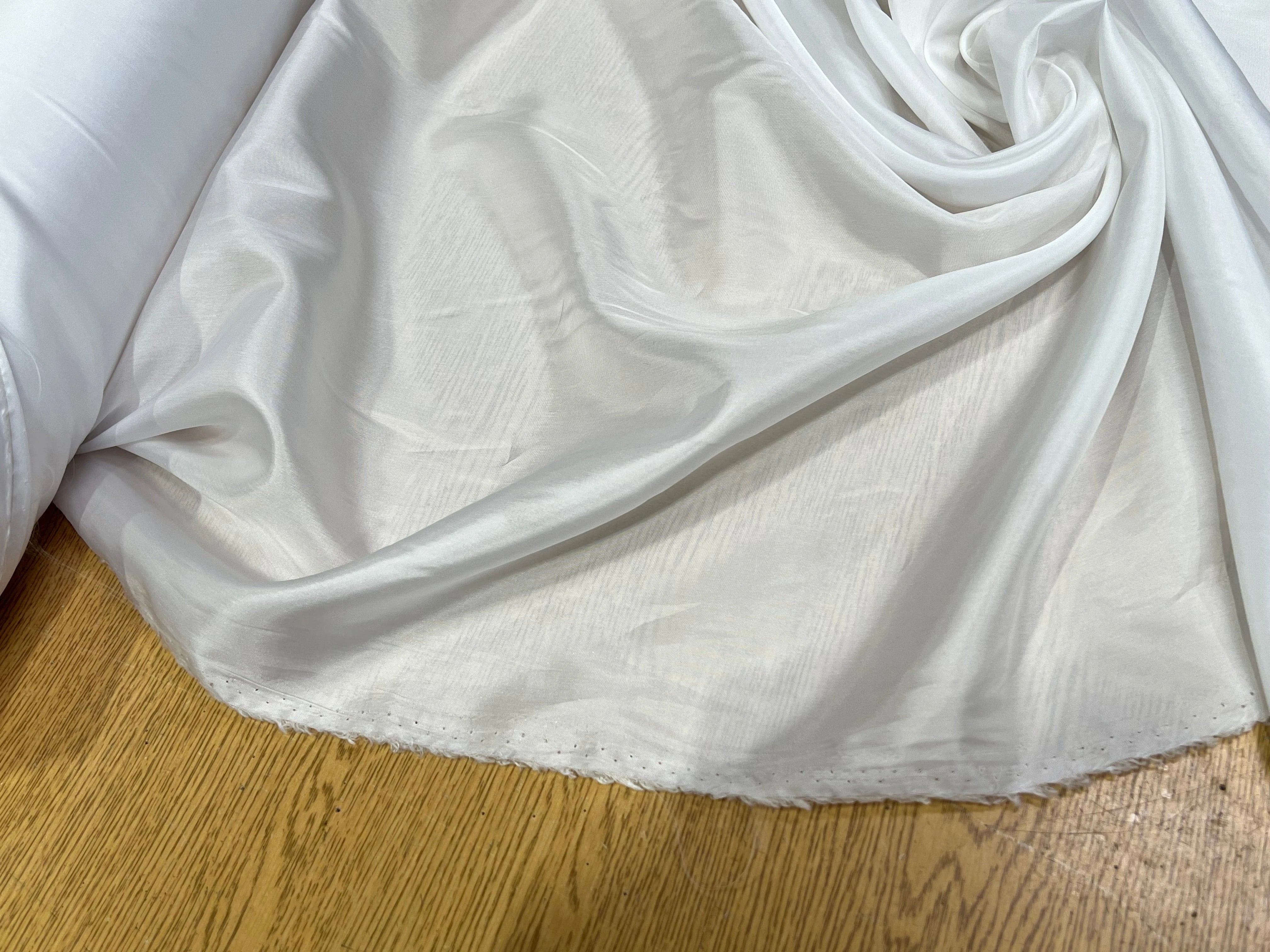 DOUBLURE FINE ET LISSE 62% ACETATE 38% CUPRO BLANC - My Little Coupon