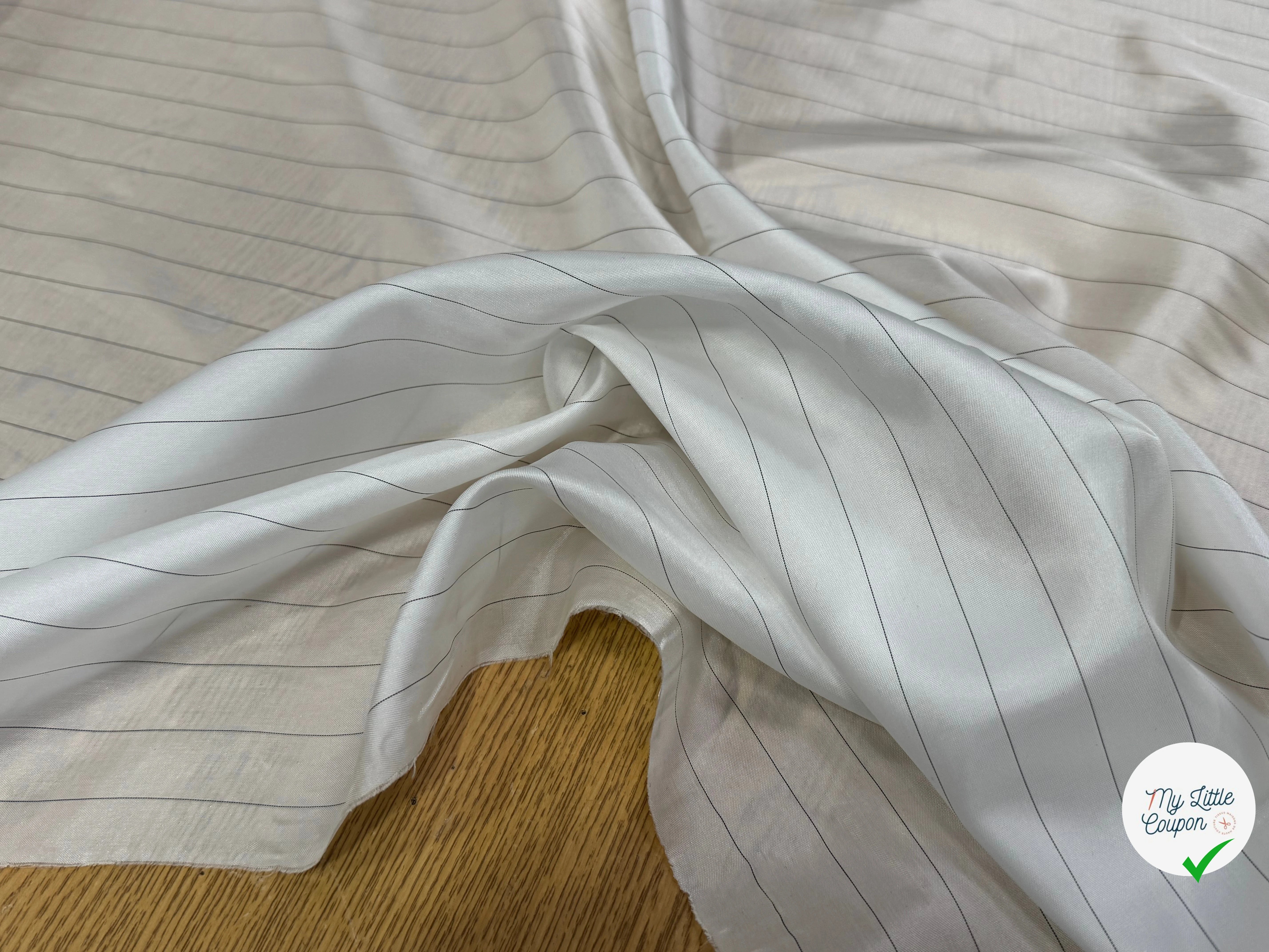 DOUBLURE VISCOSE FINE IVOIRE À FINE RAYURES NOIRES - My Little Coupon