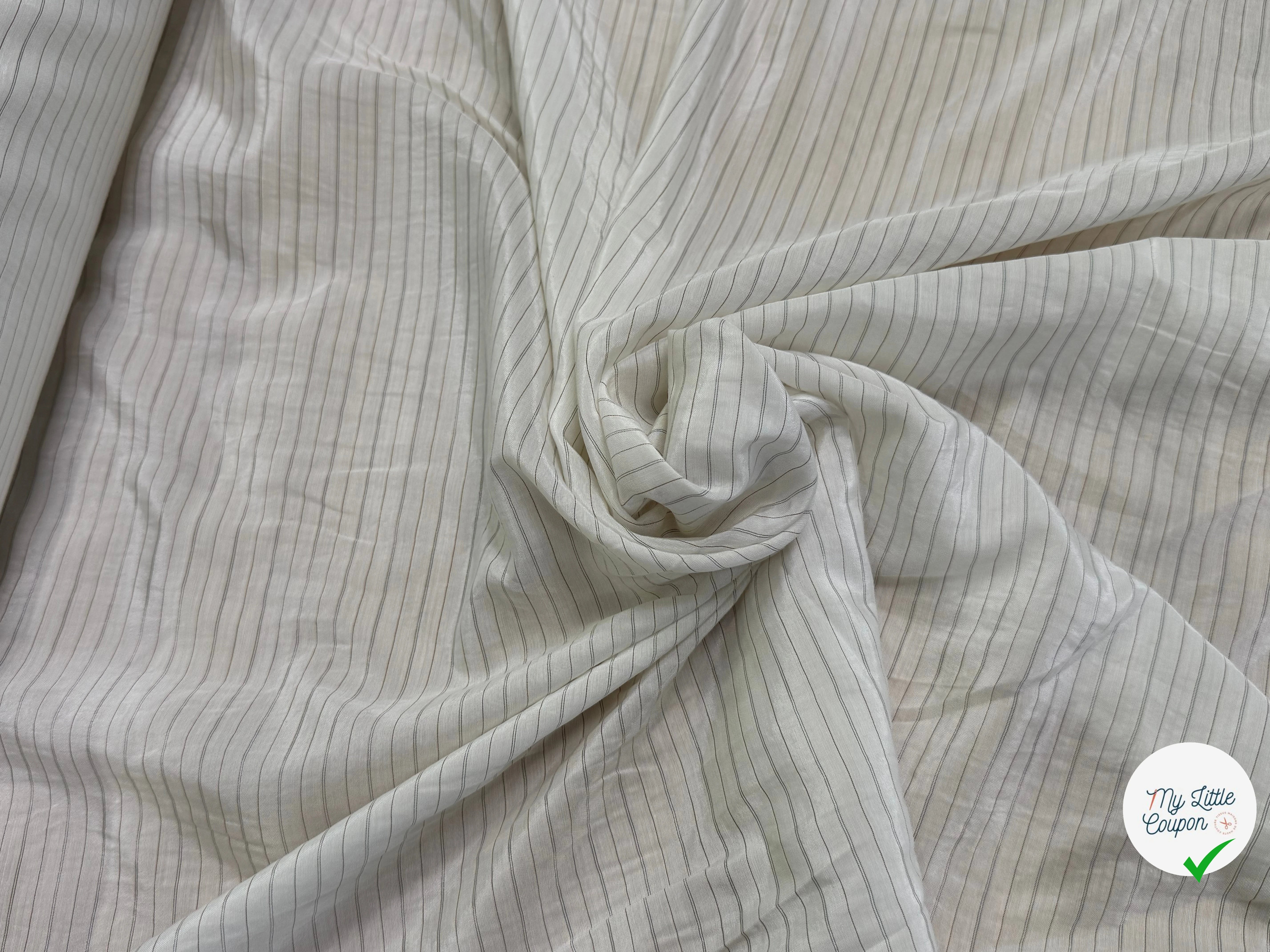 DOUBLURE VISCOSE LÉGÈREMENT SATINÉE ÉCRUE À RAYURES GRISES 100% VISCOSE - My Little Coupon