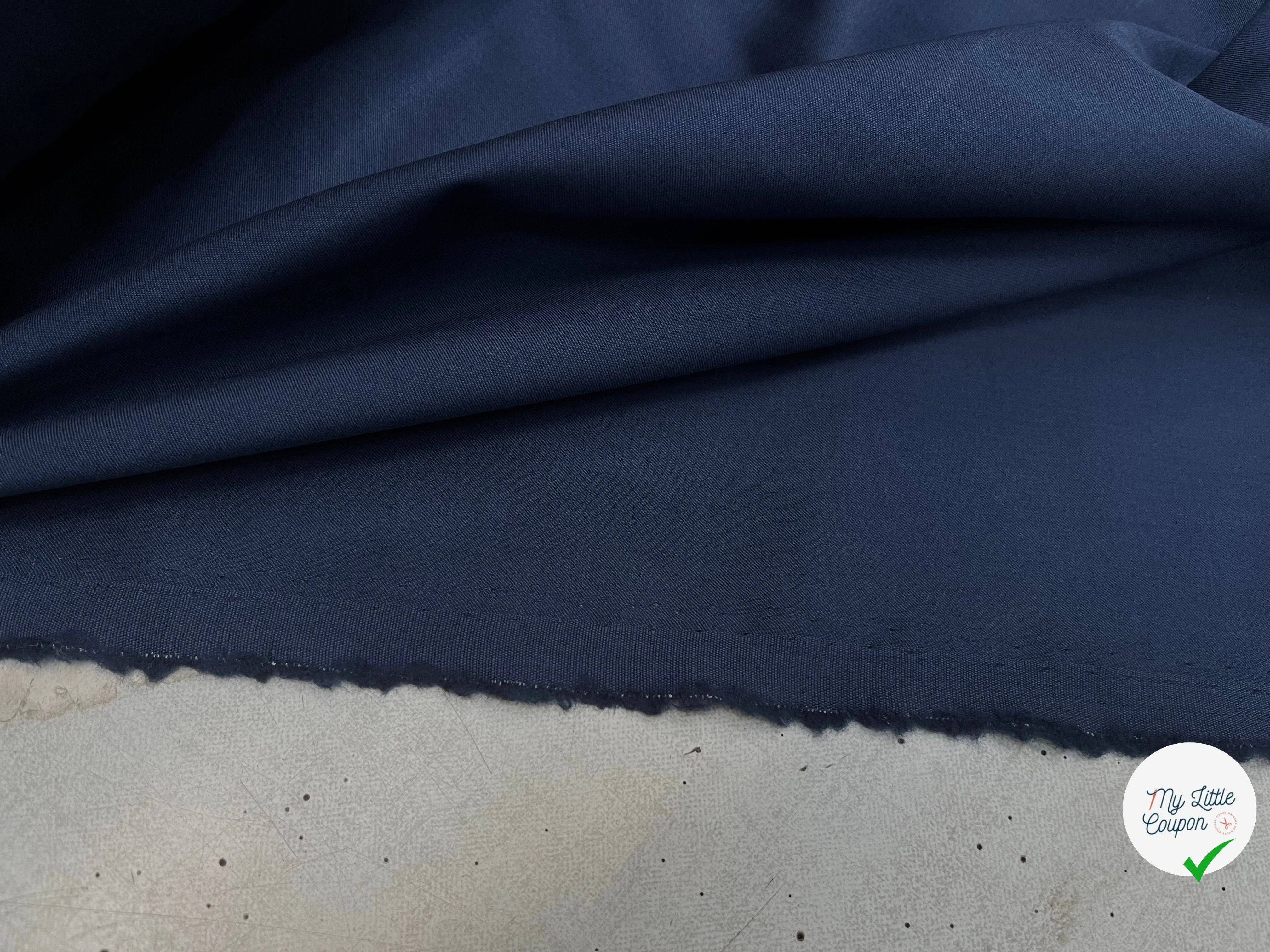 DRAPERIE DE LAINE BLEU CHIC AVEC UN FIL ROUGE SUR LA LISIÈRE 157CM - My Little Coupon