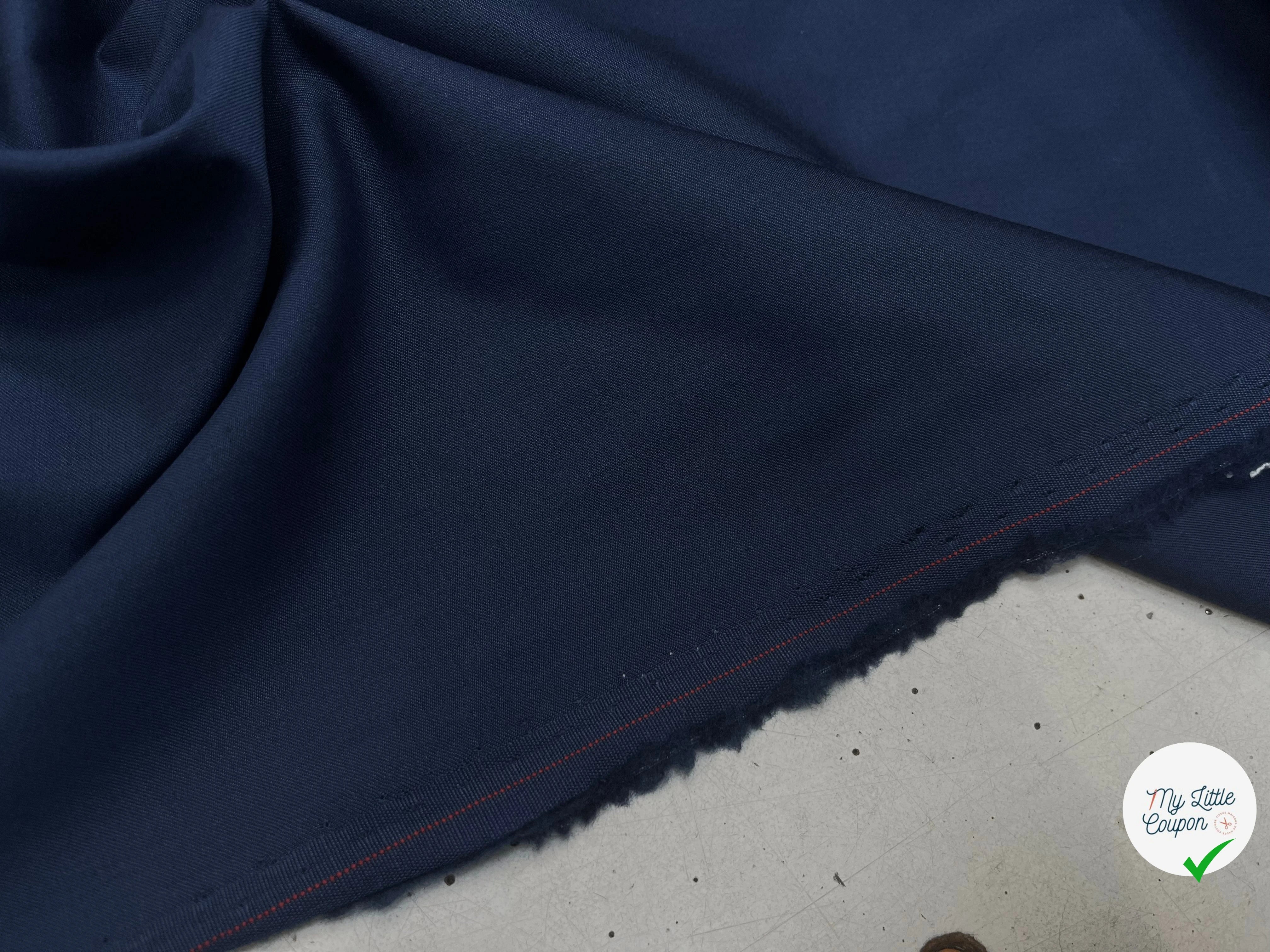 DRAPERIE DE LAINE BLEU CHIC AVEC UN FIL ROUGE SUR LA LISIÈRE 157CM - My Little Coupon