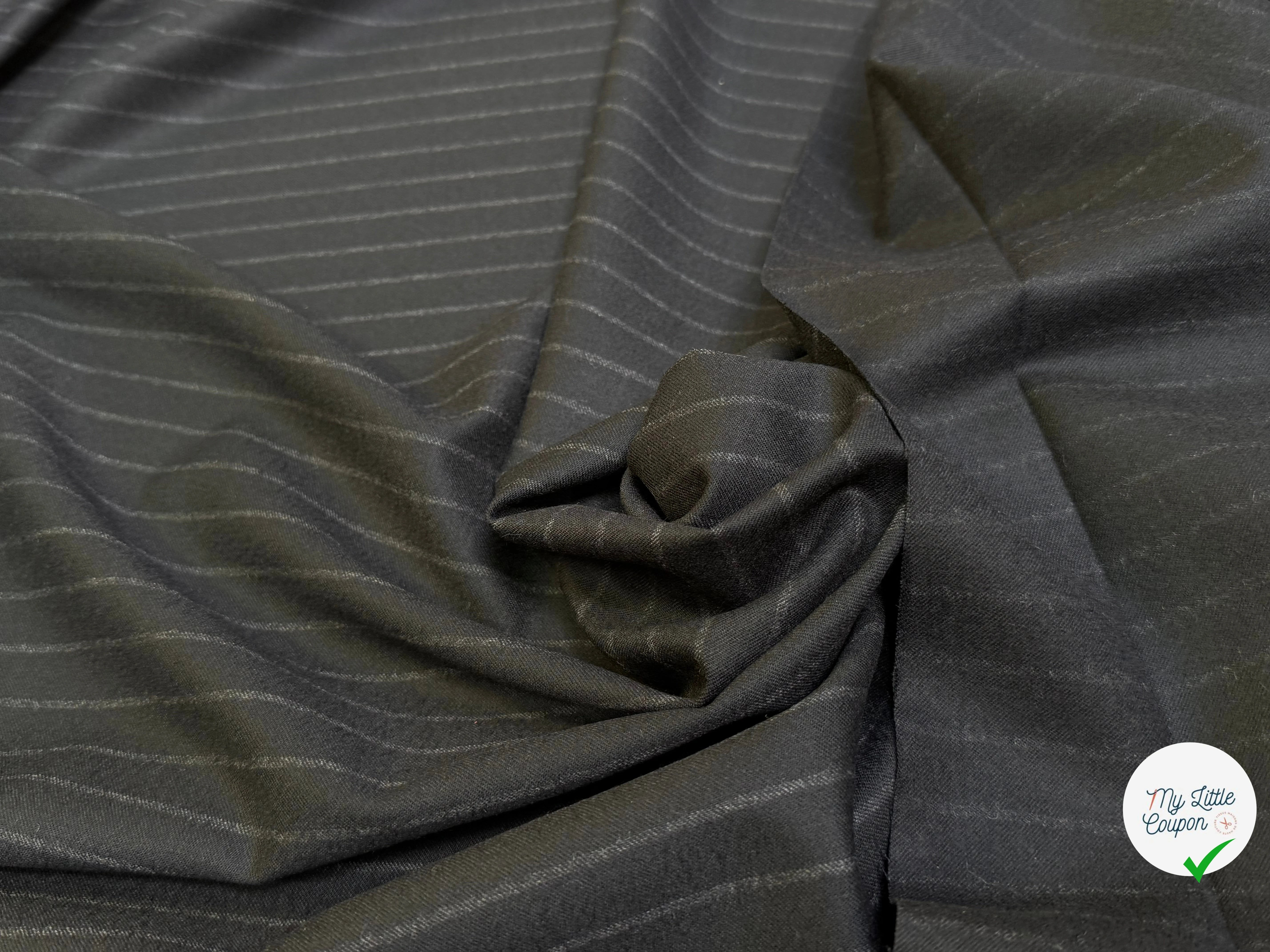 DRAPERIE DE LAINE GRATÉE BELLE TENUE NOIR RAYURES GRISES - My Little Coupon