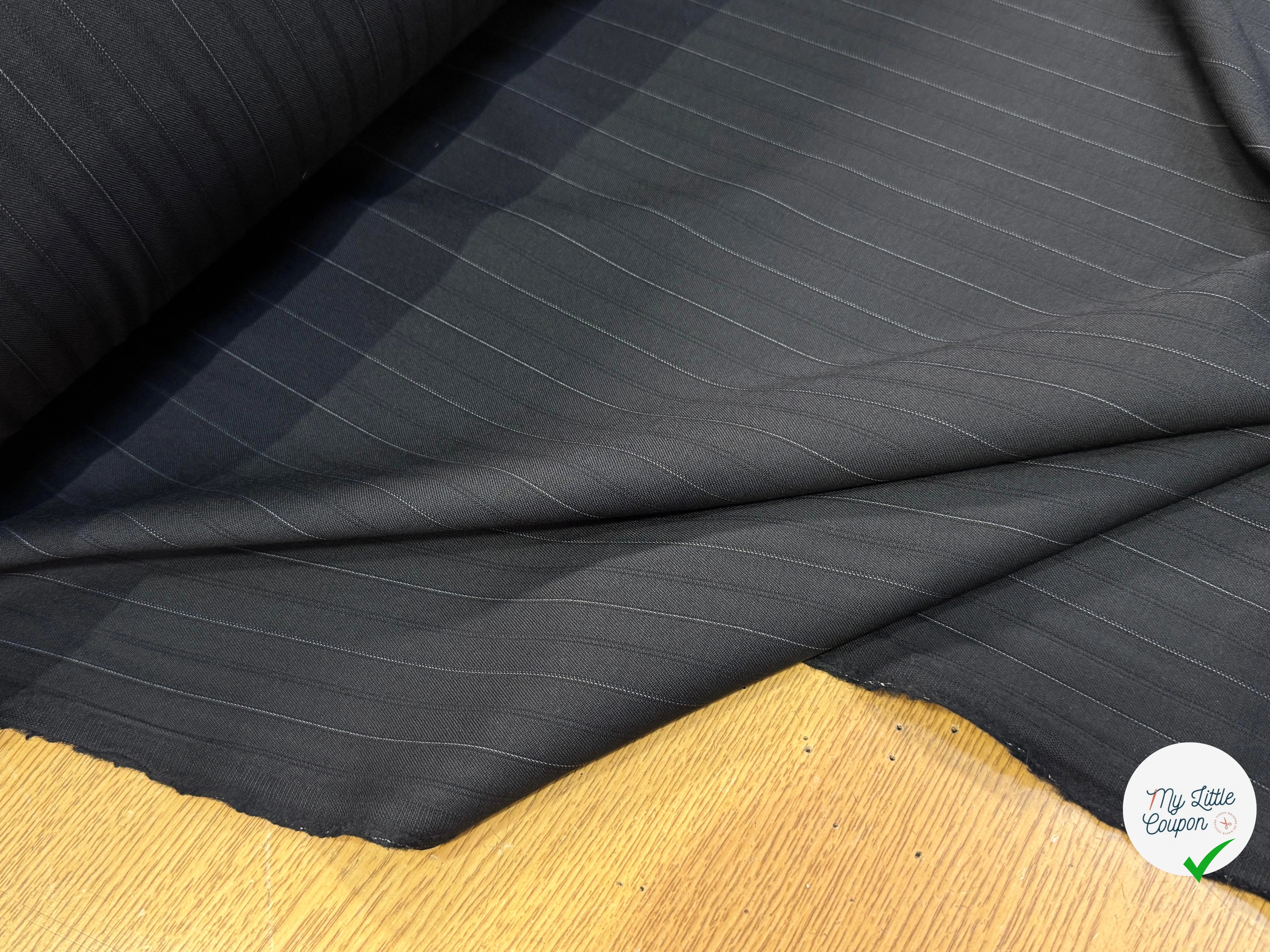 DRAPERIE DE LAINE NOIR SUPERBE RAYURES HORIZONTALES - My Little Coupon