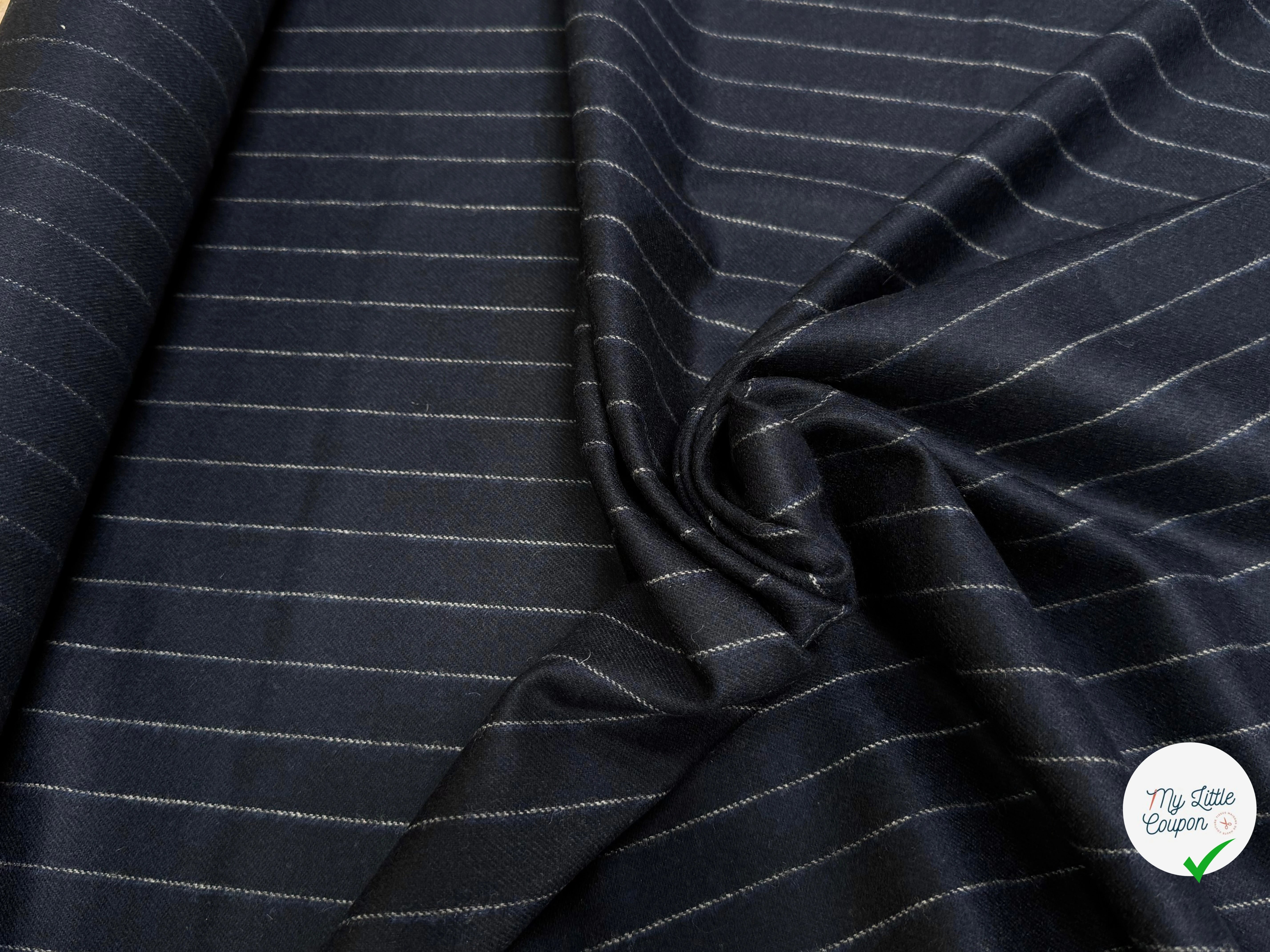 DRAPERIE DE LAINE TENUE IMPÉCABLE MARINE À RAYURES - My Little Coupon