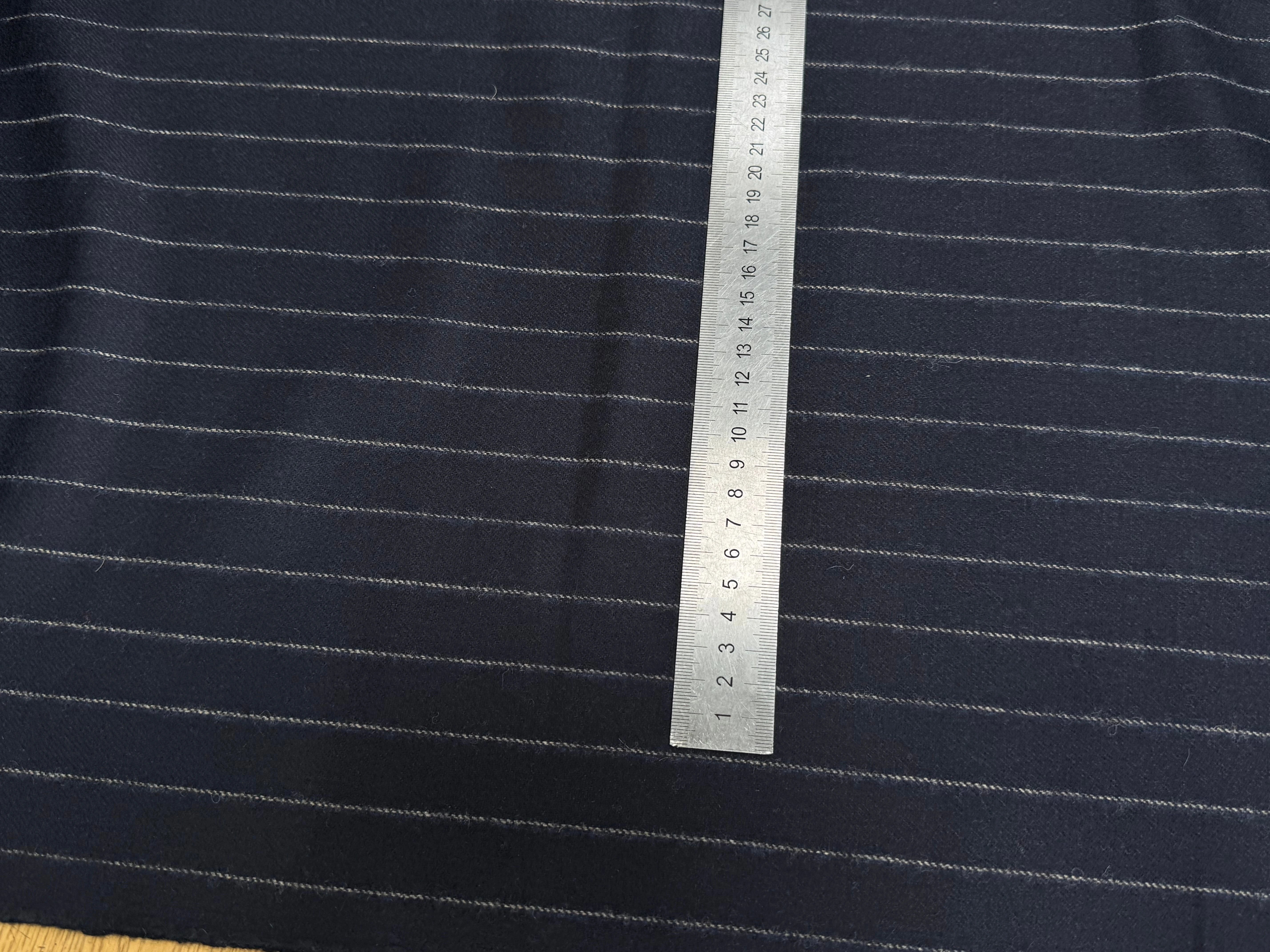 DRAPERIE DE LAINE TENUE IMPÉCABLE MARINE À RAYURES - My Little Coupon
