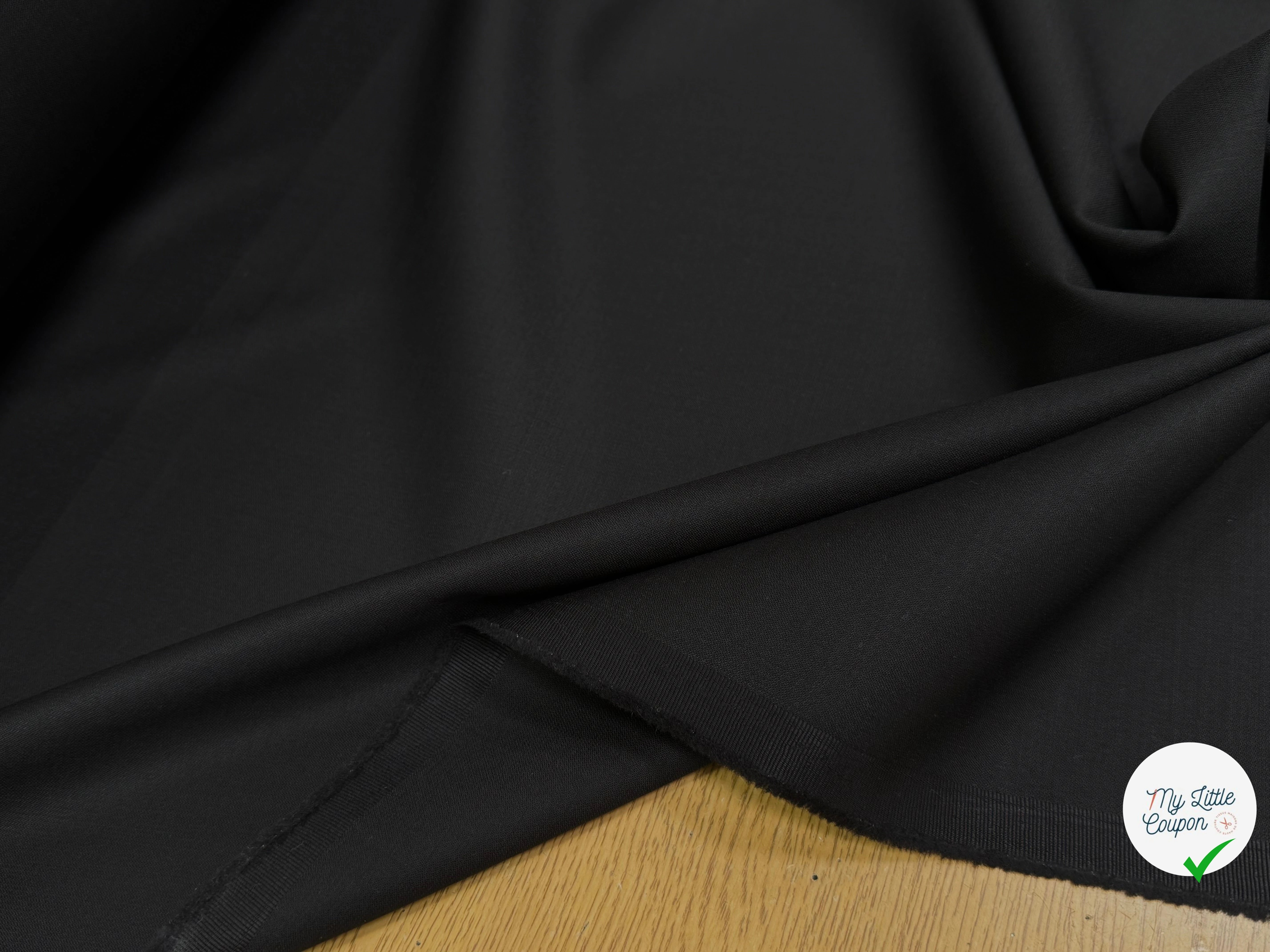 DRAPERIE DE LAINE TRÈS BELLE TENUE NOIR ULTRA BELLE - My Little Coupon