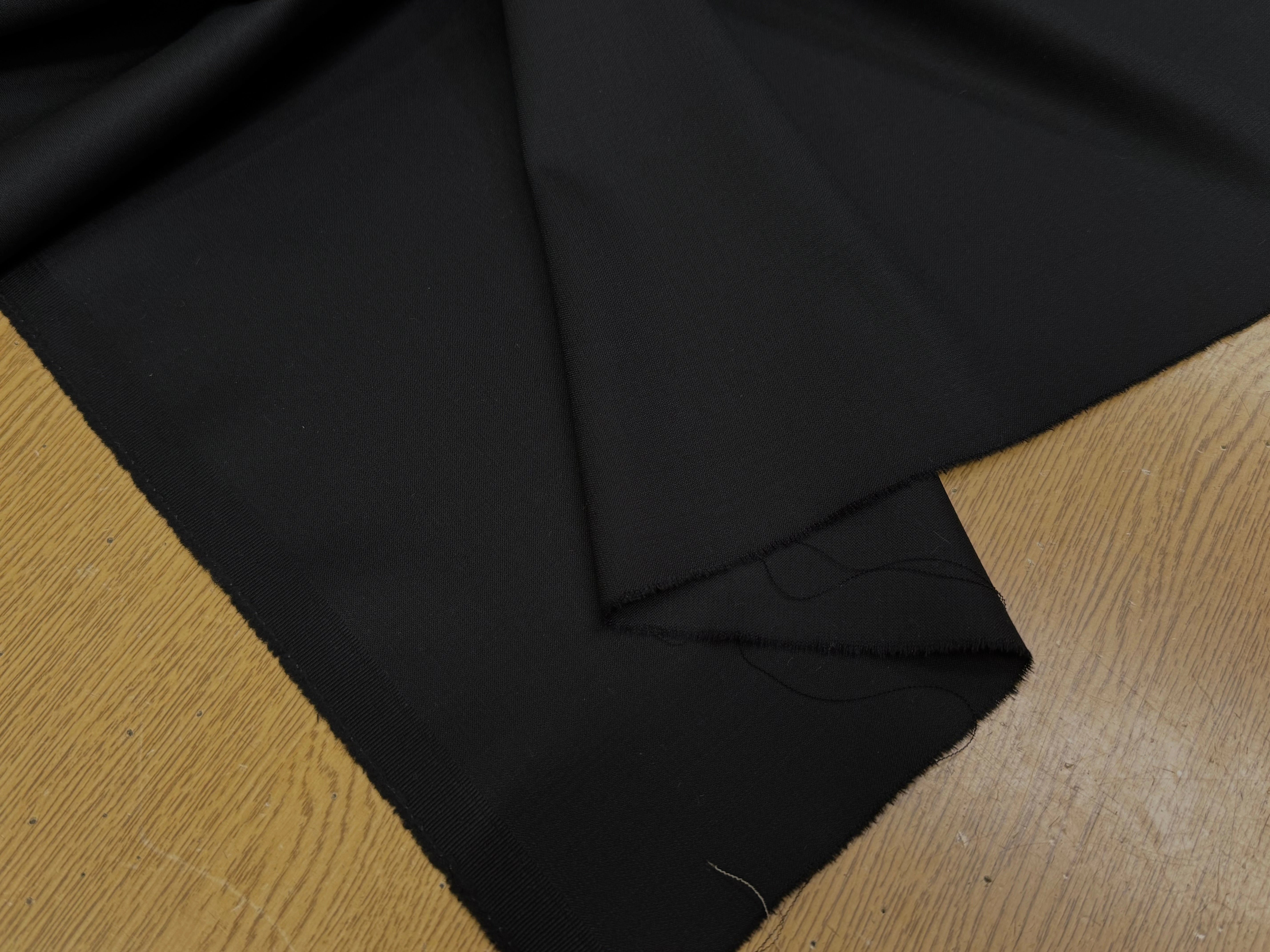 DRAPERIE DE LAINE TRÈS BELLE TENUE NOIR ULTRA BELLE - My Little Coupon