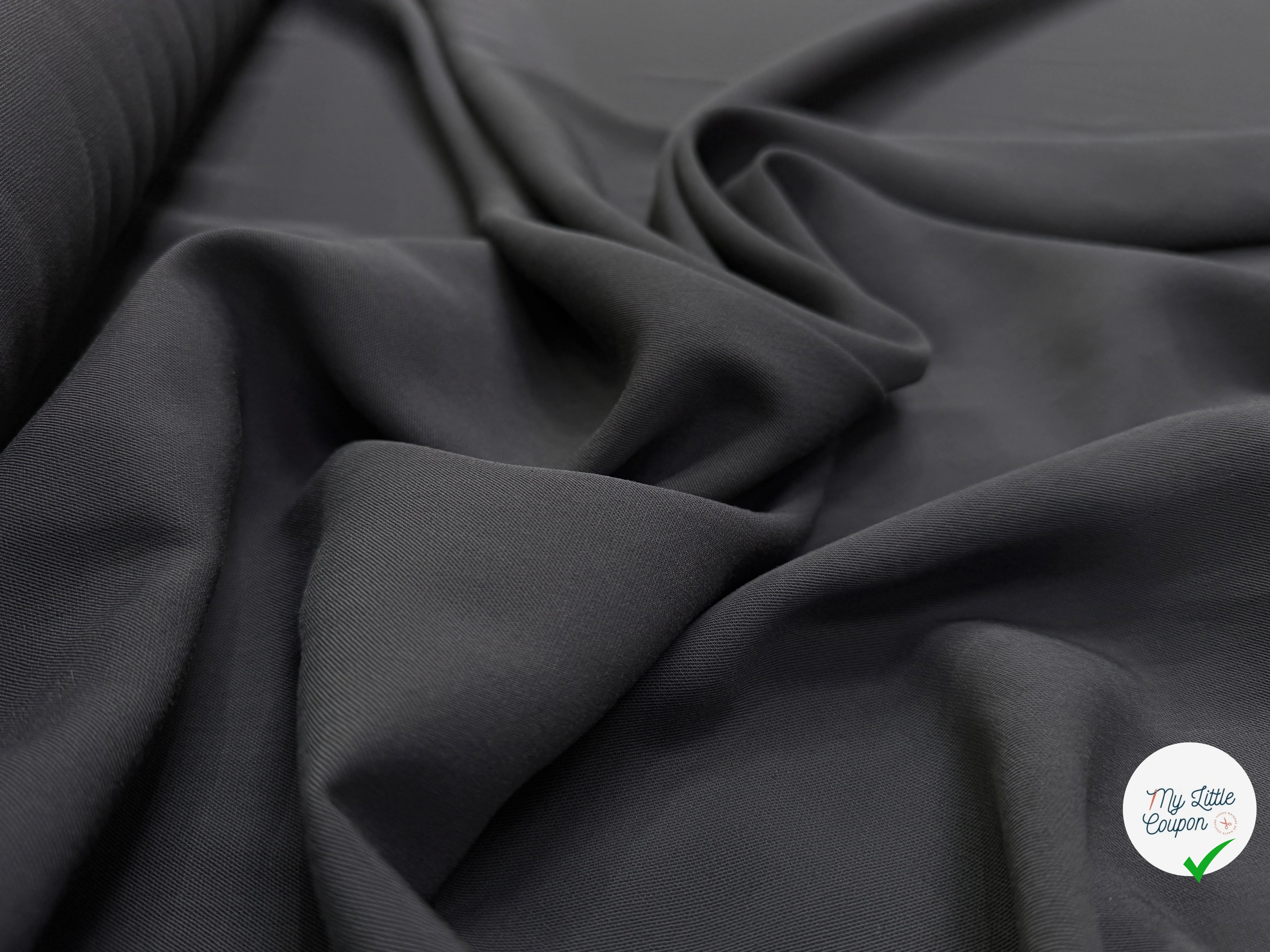 DRAPERIE TEXTURÉE VISCOSE ET LAINE GRIS FONCÉ TOMBÉ FLUIDE MADE IN ITALY - My Little Coupon