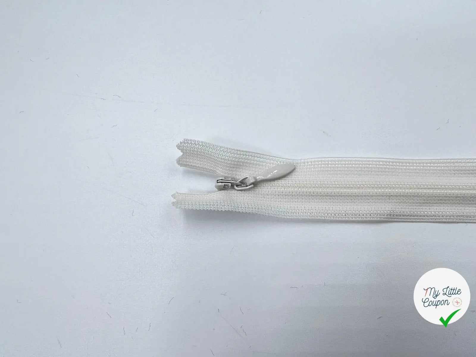 FERMETURE INVISIBLE COLORIS BLANC CASSE 40CM - My Little Coupon - tissu - coudre