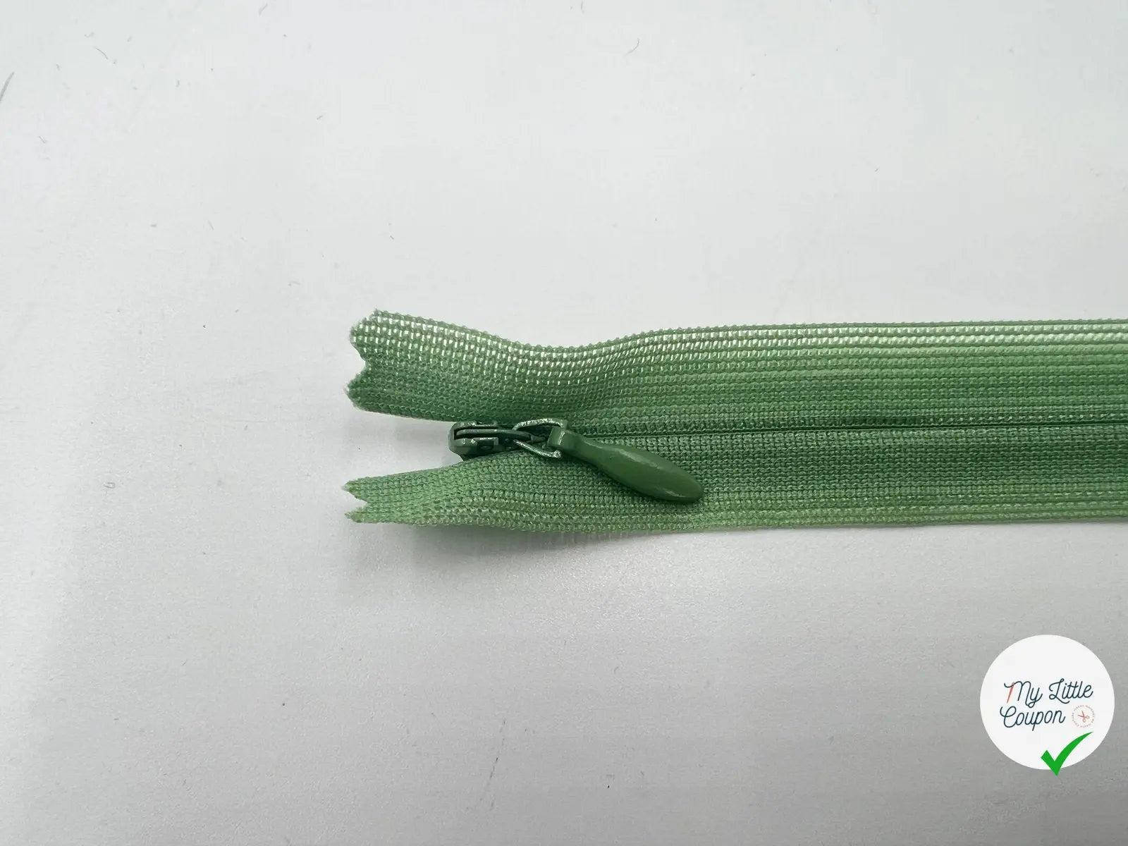 FERMETURE INVISIBLE COLORIS VERT PASTEL 22CM - My Little Coupon - tissu - coudre