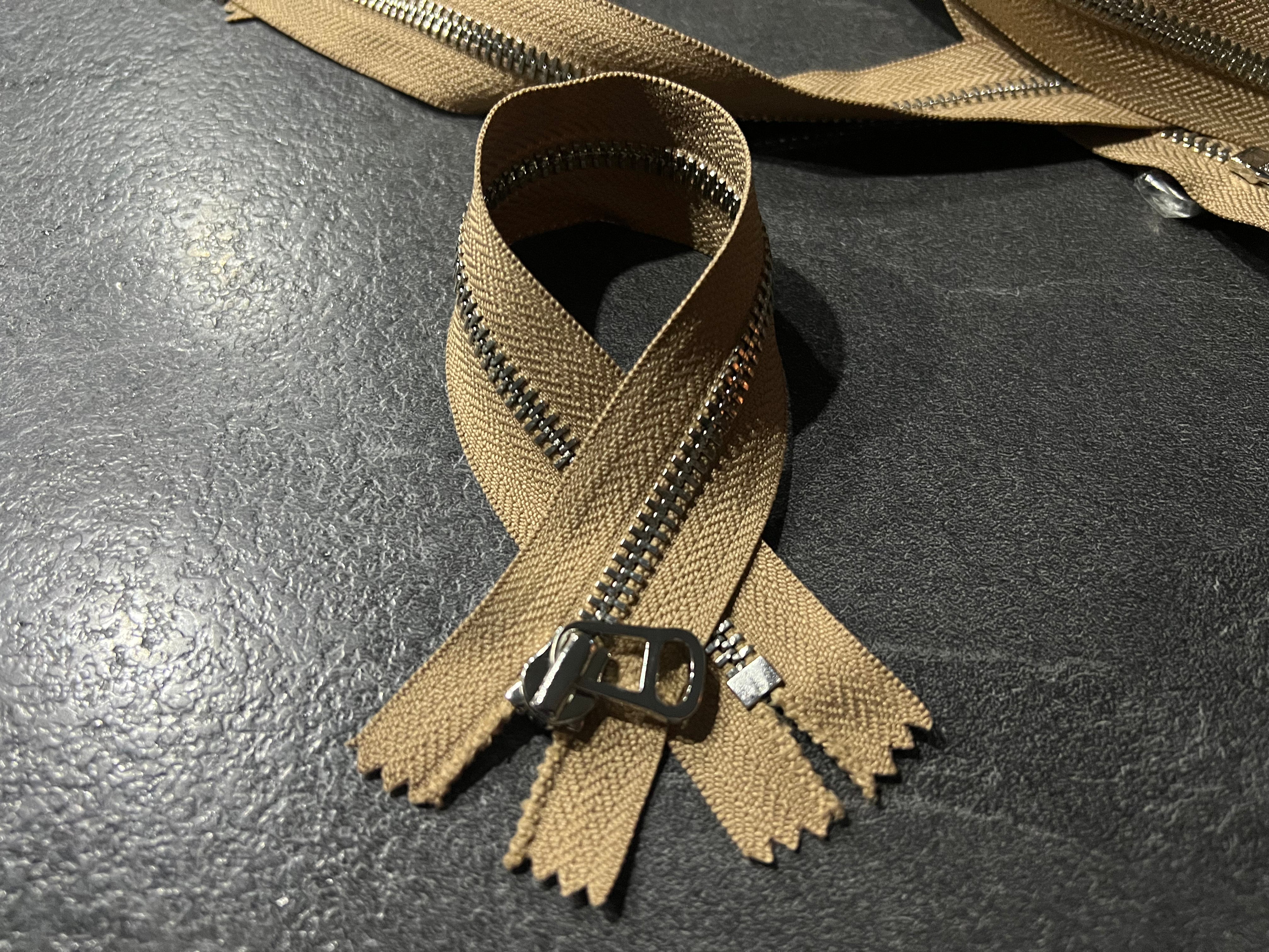 FERMETURE NON SÉPARABLE BEIGE MOYEN 25cm - My Little Coupon