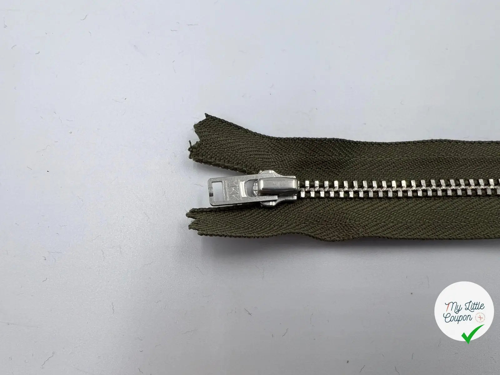 FERMETURE NON SÉPARABLE MÉTAL ARGENT COLORIS KAKI 10CM - My Little Coupon - tissu - coudre