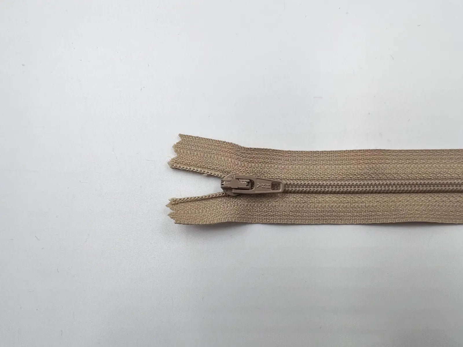 FERMETURE NON SÉPARABLE POLYESTER COLORIS BEIGE 10CM - My Little Coupon - tissu - coudre