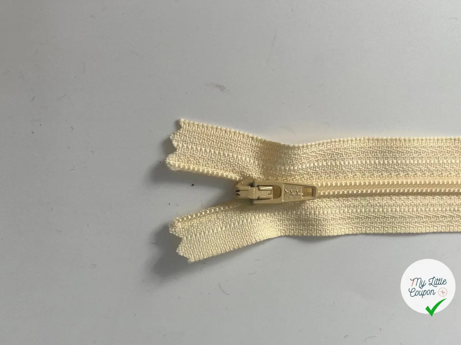 FERMETURE NON SÉPARABLE POLYESTER COLORIS JAUNE PÂLE 12CM - My Little Coupon - tissu - coudre