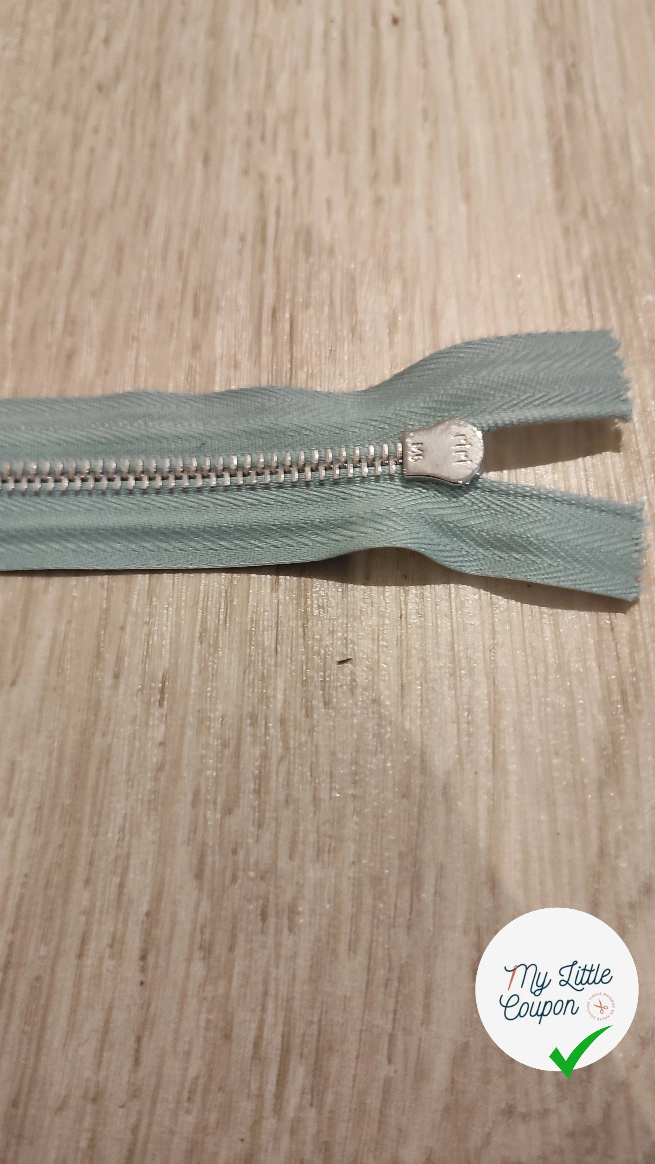 FERMETURE RIRI MÉTAL NON SÉPARABLE 14CM BLEU CLAIR M6 - My Little Coupon