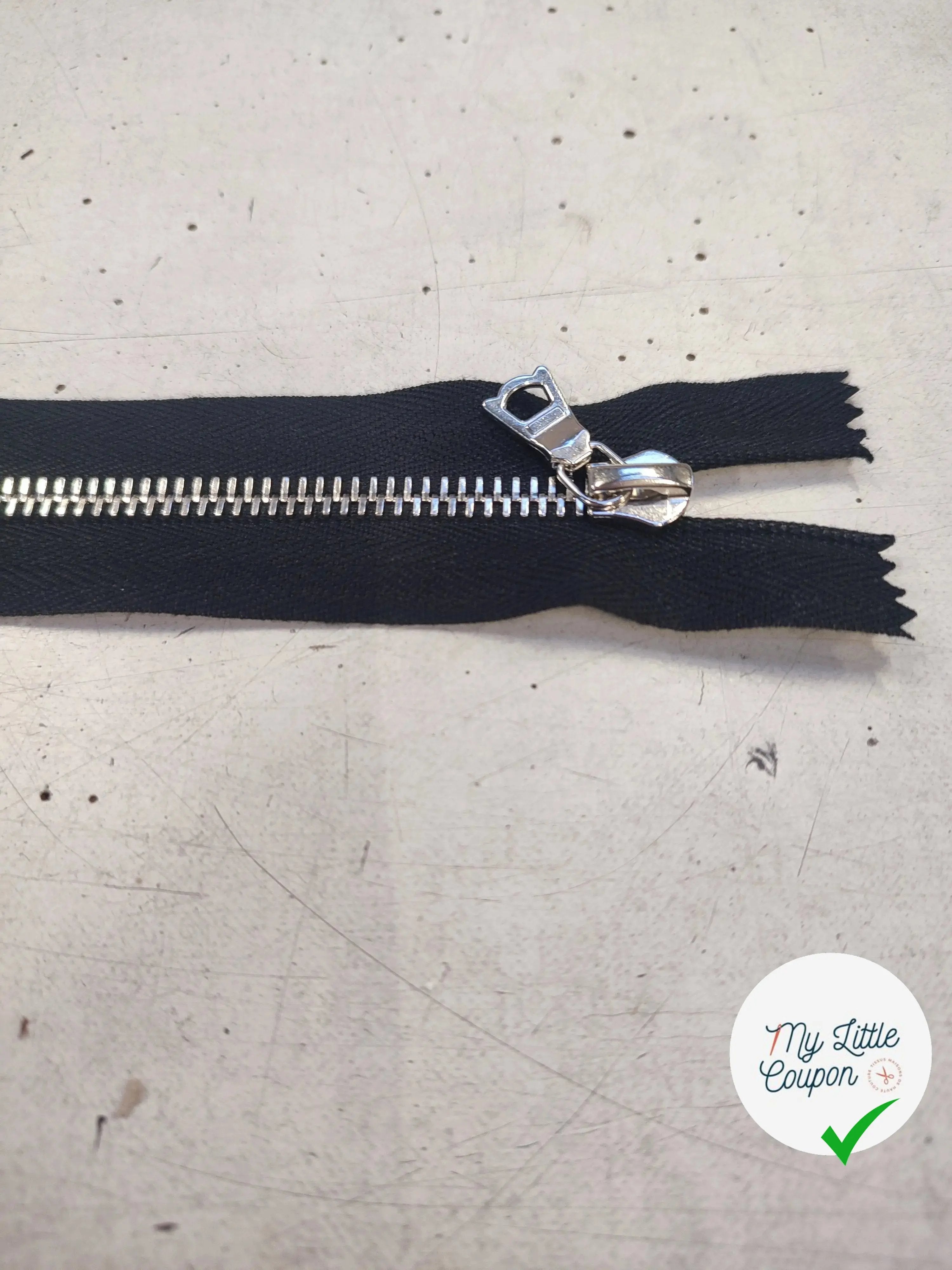 FERMETURE RIRI METAL NON SÉPARABLE 20CM VERT FONCÉ/NOIR M6 - My Little Coupon