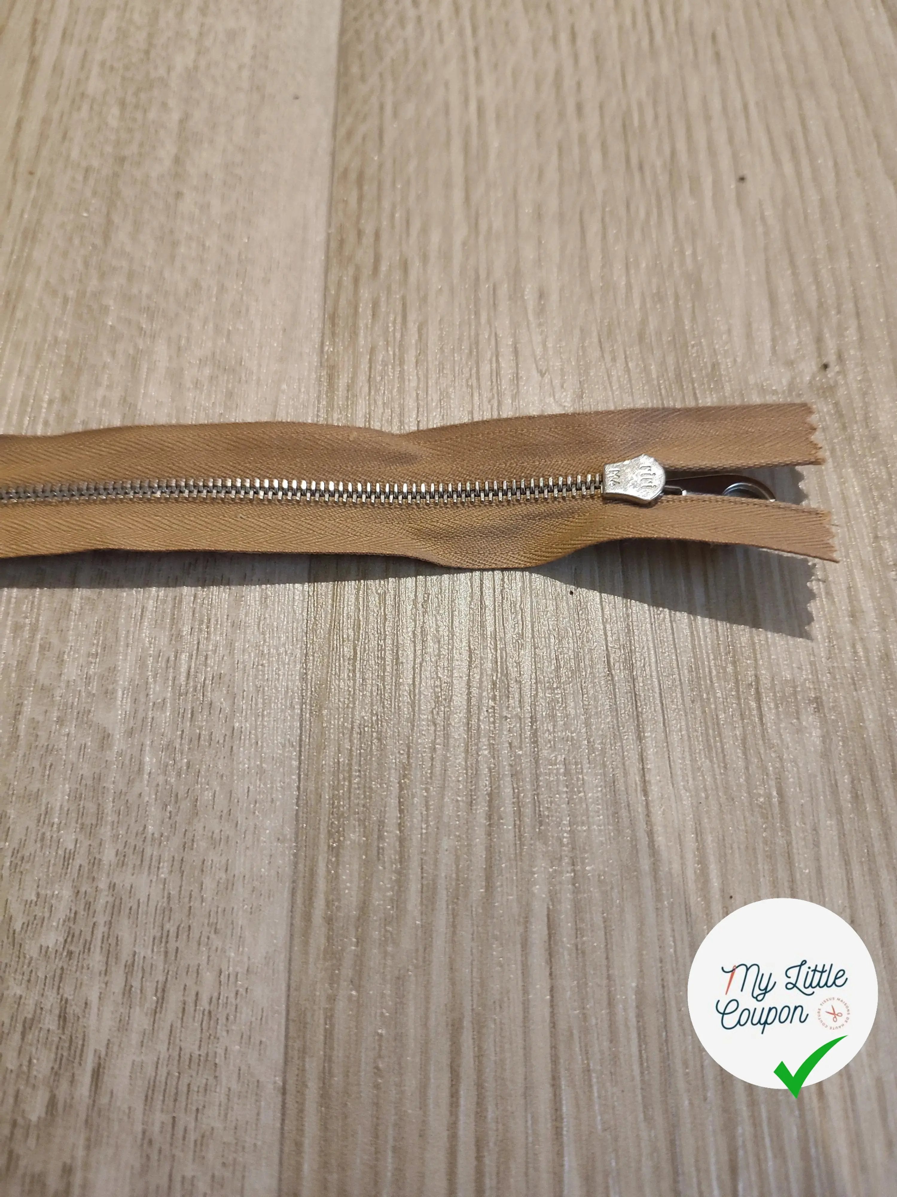 FERMETURE RIRI METAL NON SÉPARABLE 20CM ROSE FUSHIA M4 - My Little Coupon