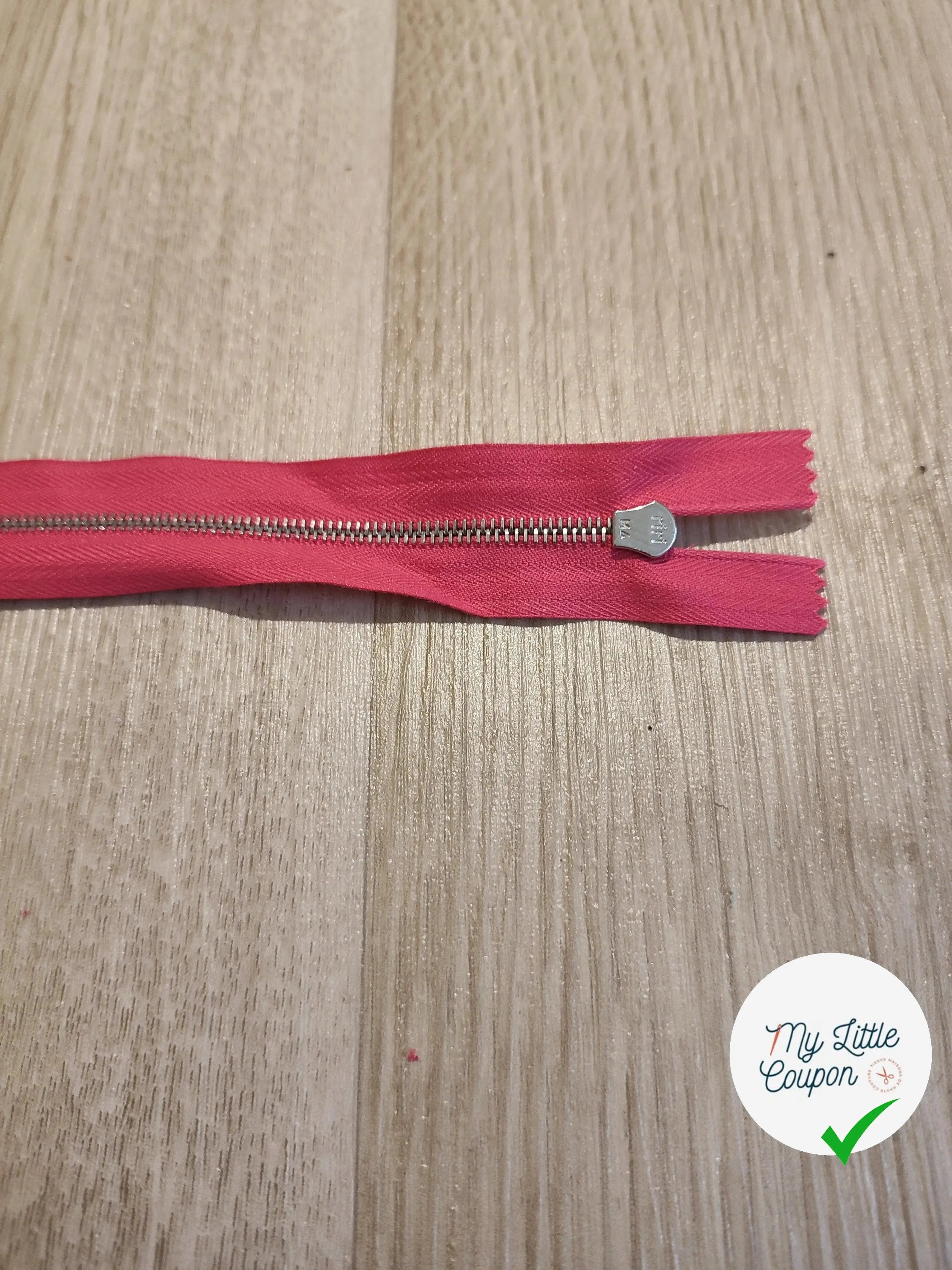 FERMETURE RIRI METAL NON SÉPARABLE 20CM ROSE FUSHIA M4 - My Little Coupon