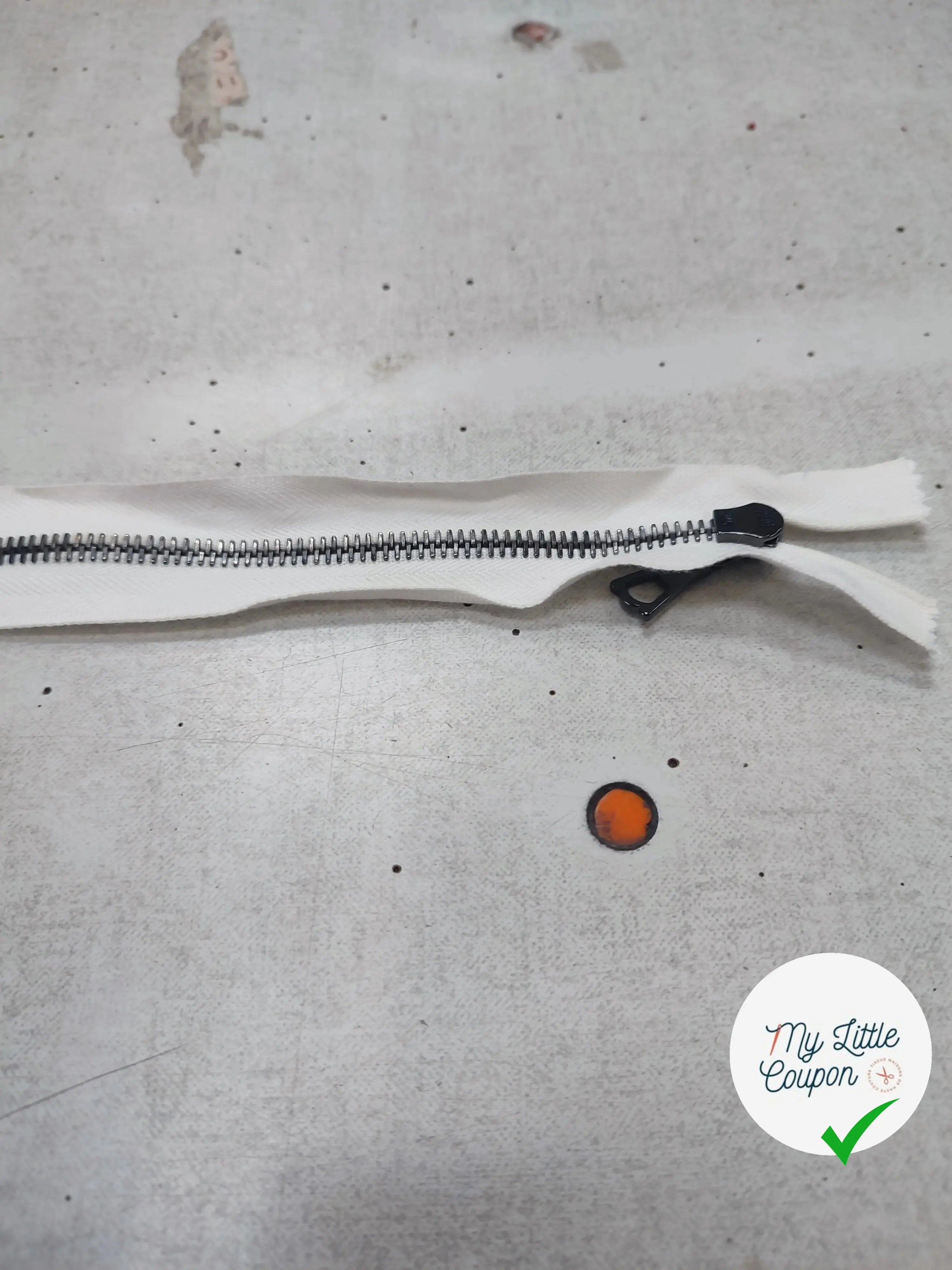 FERMETURE RIRI PLASTIQUE SÉPARABLE 9CM BLANC M6 - My Little Coupon