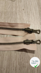 FERMETURE RIRI METAL NON SÉPARABLE DOUBLE CHEMIN RÉVERSIBLE 70CM ROSE POUDRÉ - My Little Coupon