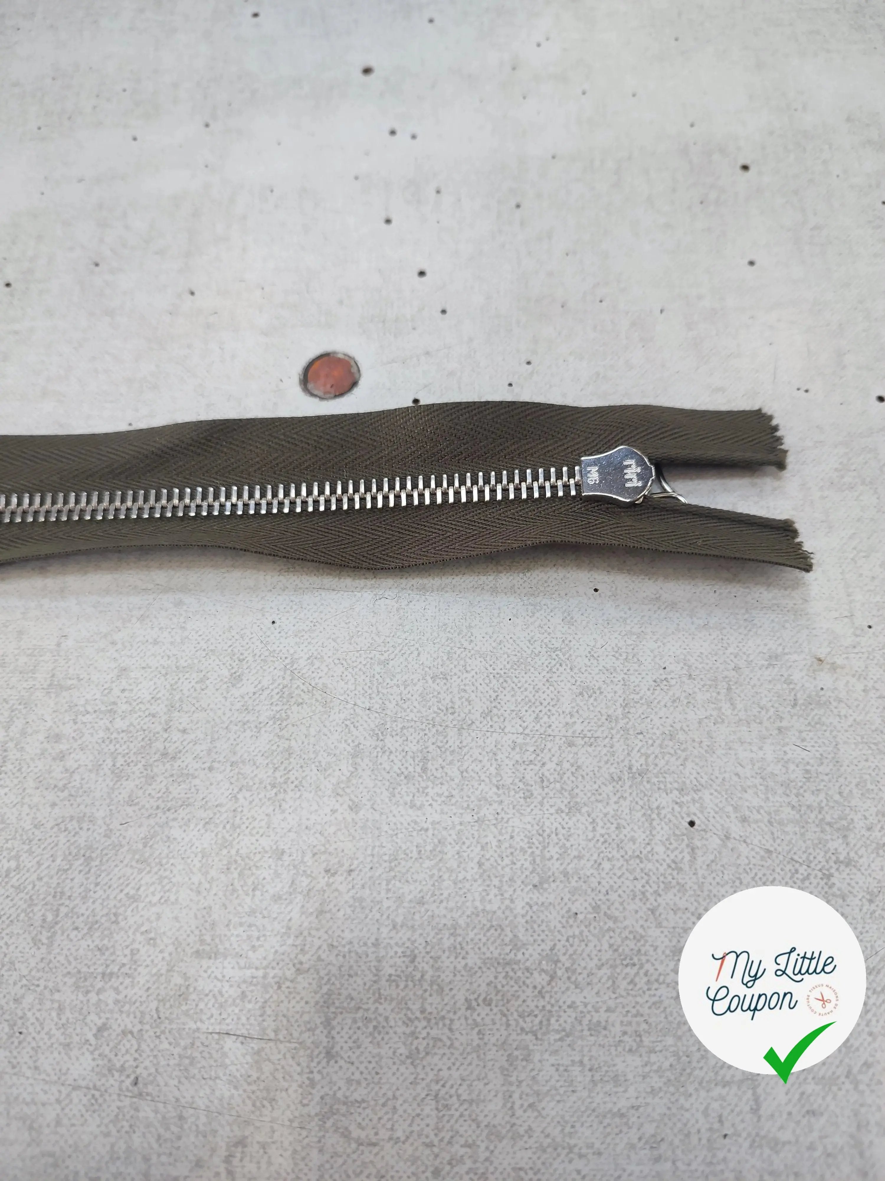 FERMETURE RIRI METAL SÉPARABLE 45CM VERT KAKI M6 - My Little Coupon