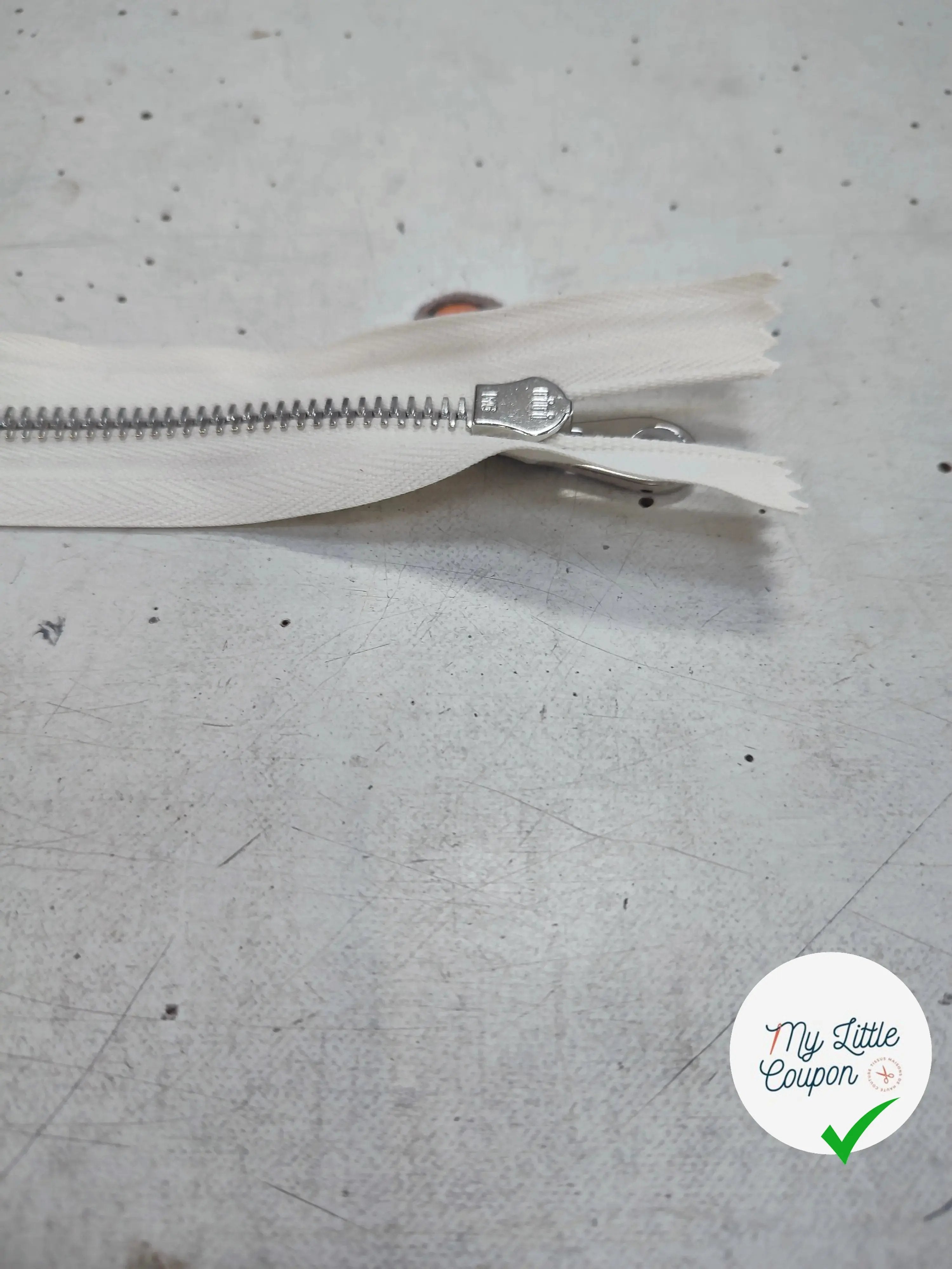FERMETURE RIRI METAL NON SÉPARABLE 18CM BLANC M6 - My Little Coupon
