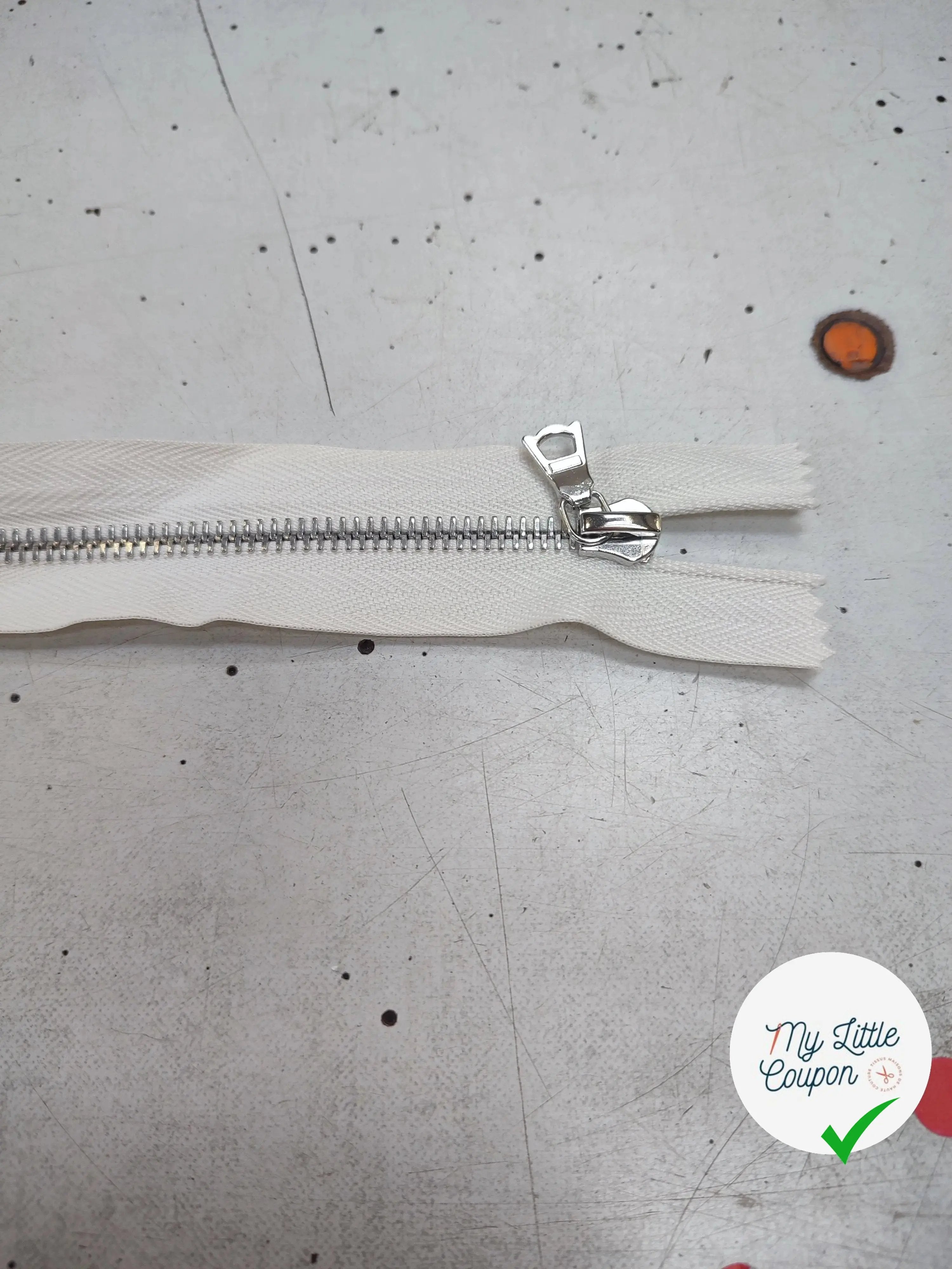 FERMETURE RIRI METAL NON SÉPARABLE 15CM BLANC M6 - My Little Coupon