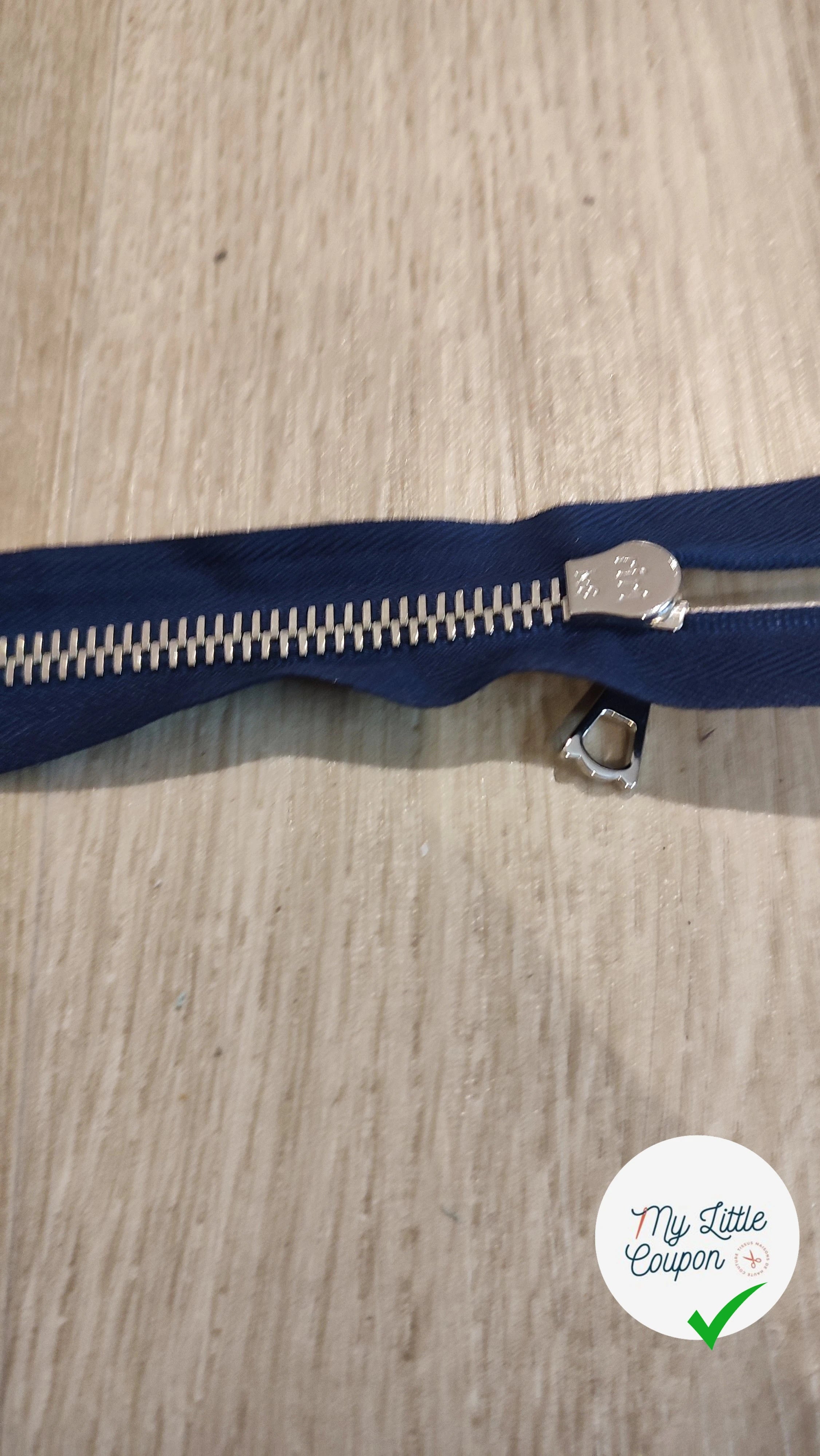 FERMETURE RIRI MÉTAL SÉPARABLE 60CM BLEU FONCÉ M8 - My Little Coupon