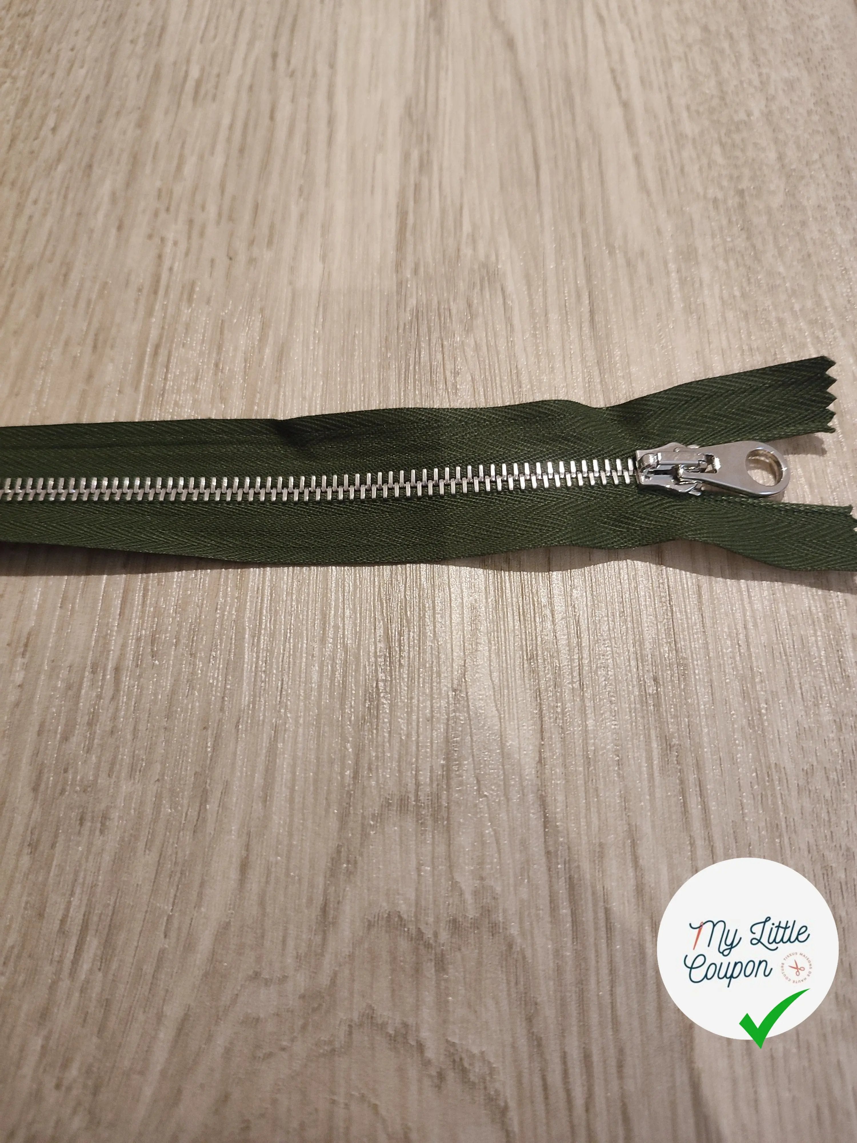 FERMETURE RIRI METAL SÉPARABLE 60CM VERT FONCÉ - My Little Coupon