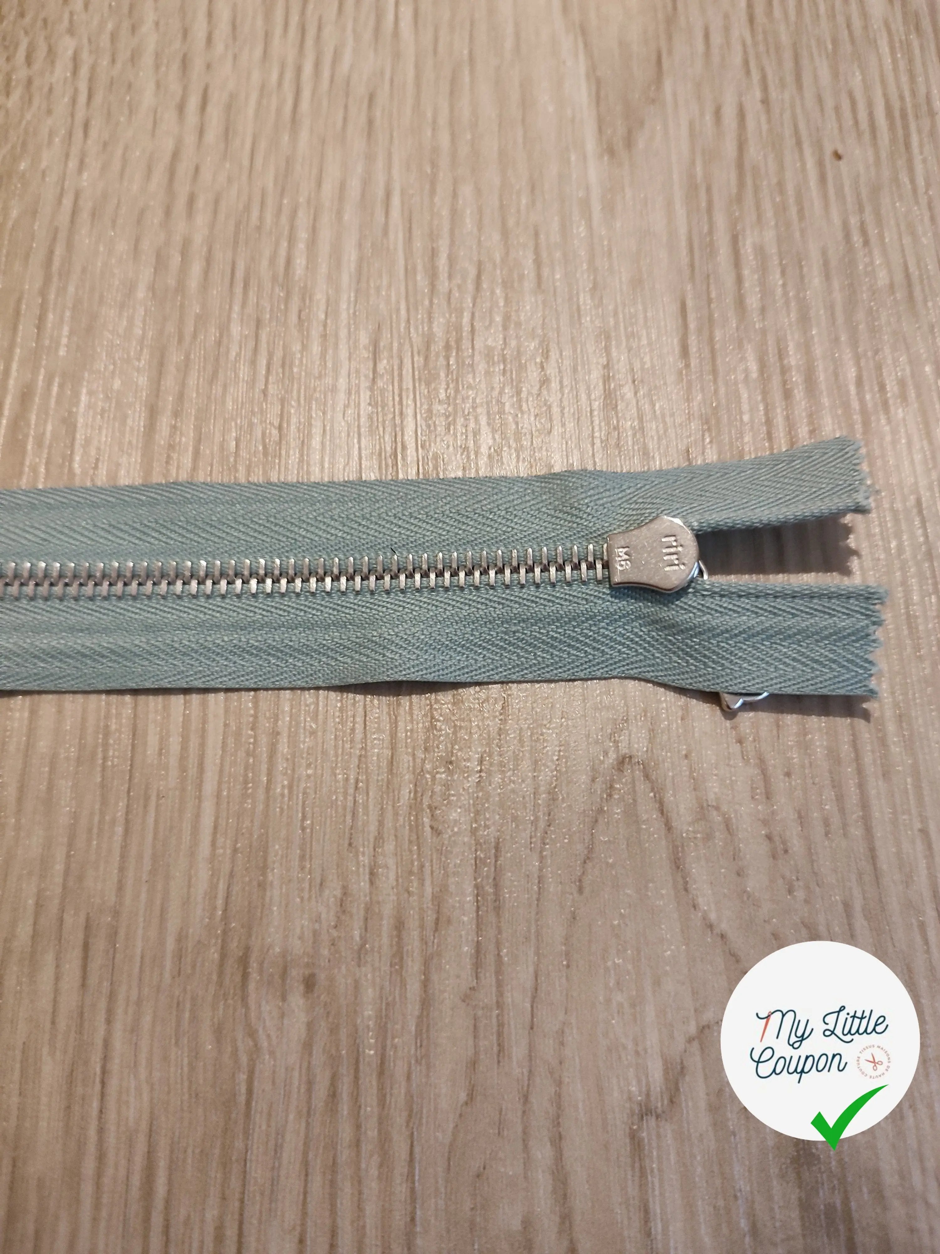 FERMETURE RIRI METAL SÉPARABLE 70CM BLEU CLAIR M6 - My Little Coupon