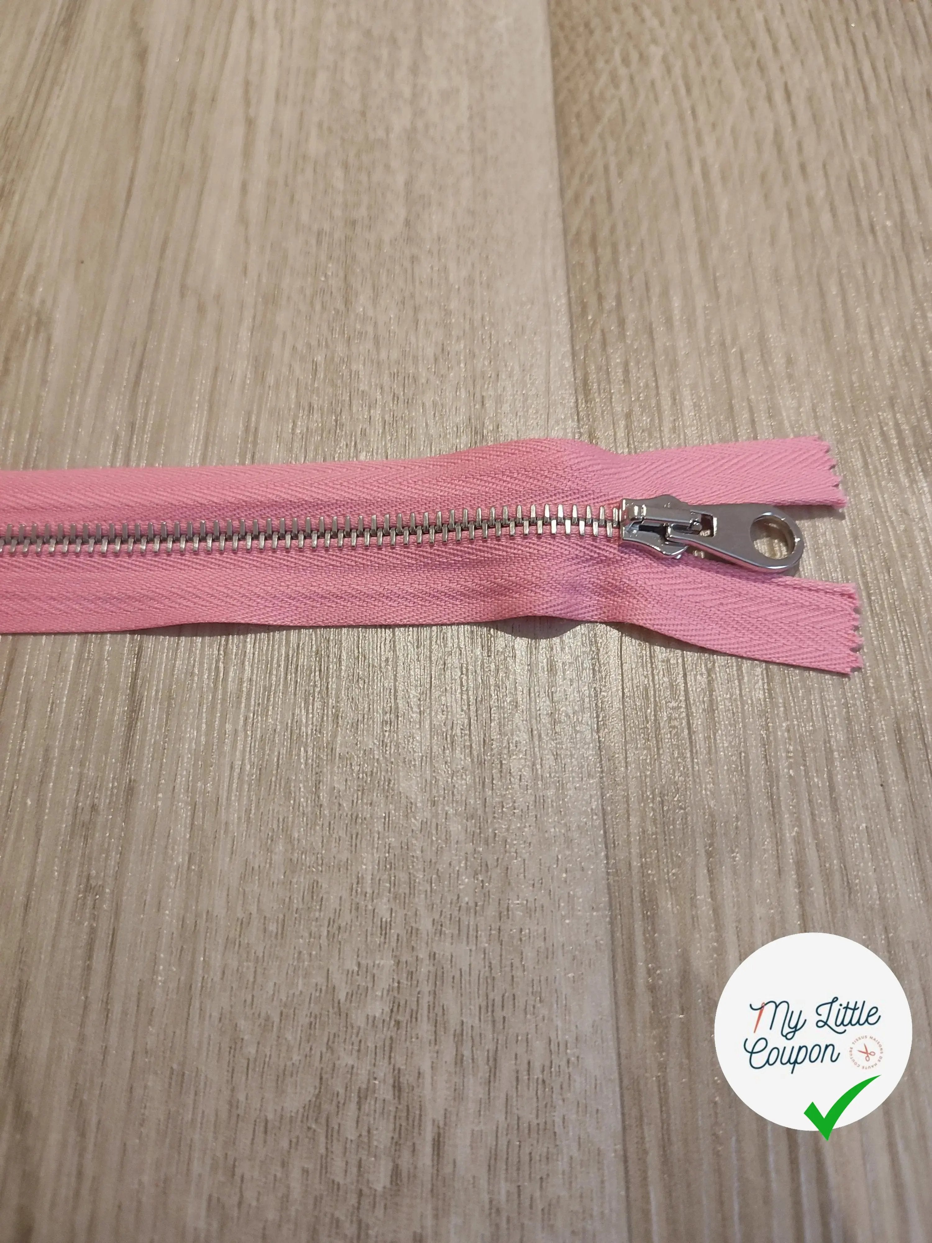 FERMETURE RIRI METAL SÉPARABLE 50CM ROSE M6 - My Little Coupon
